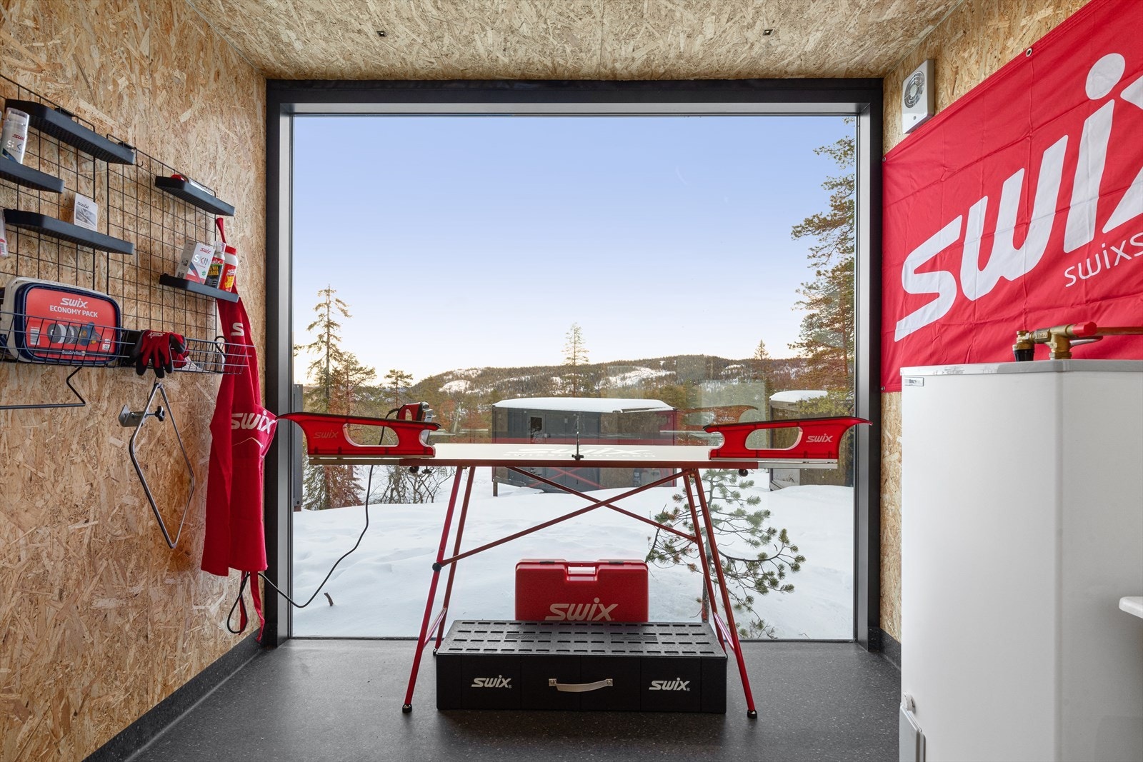 Fra smøreboden i første etasje. Godt utstyrt med Swix produkter. Galleribilde