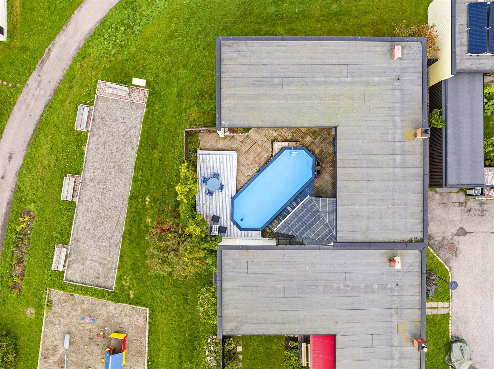 Flotte grøntområder rundt husene. Galleribilde