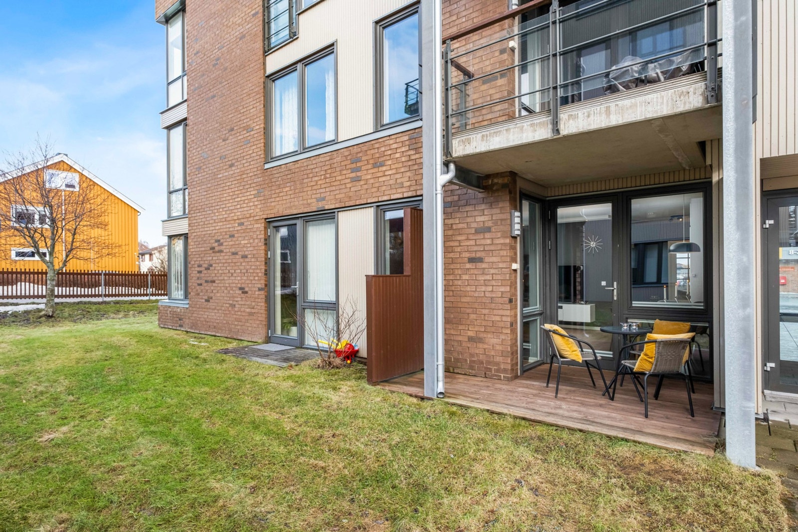 Leiligheten er beliggende i 1 etasje Galleribilde