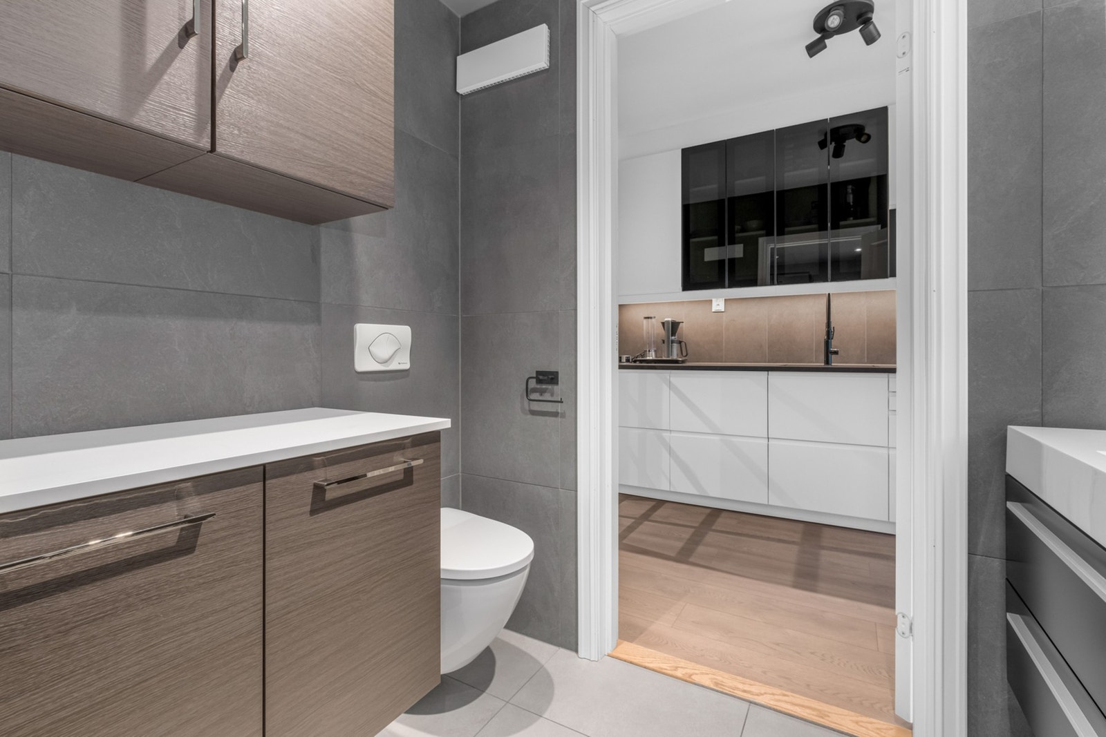 Rommet har elektriske varmekabler Galleribilde