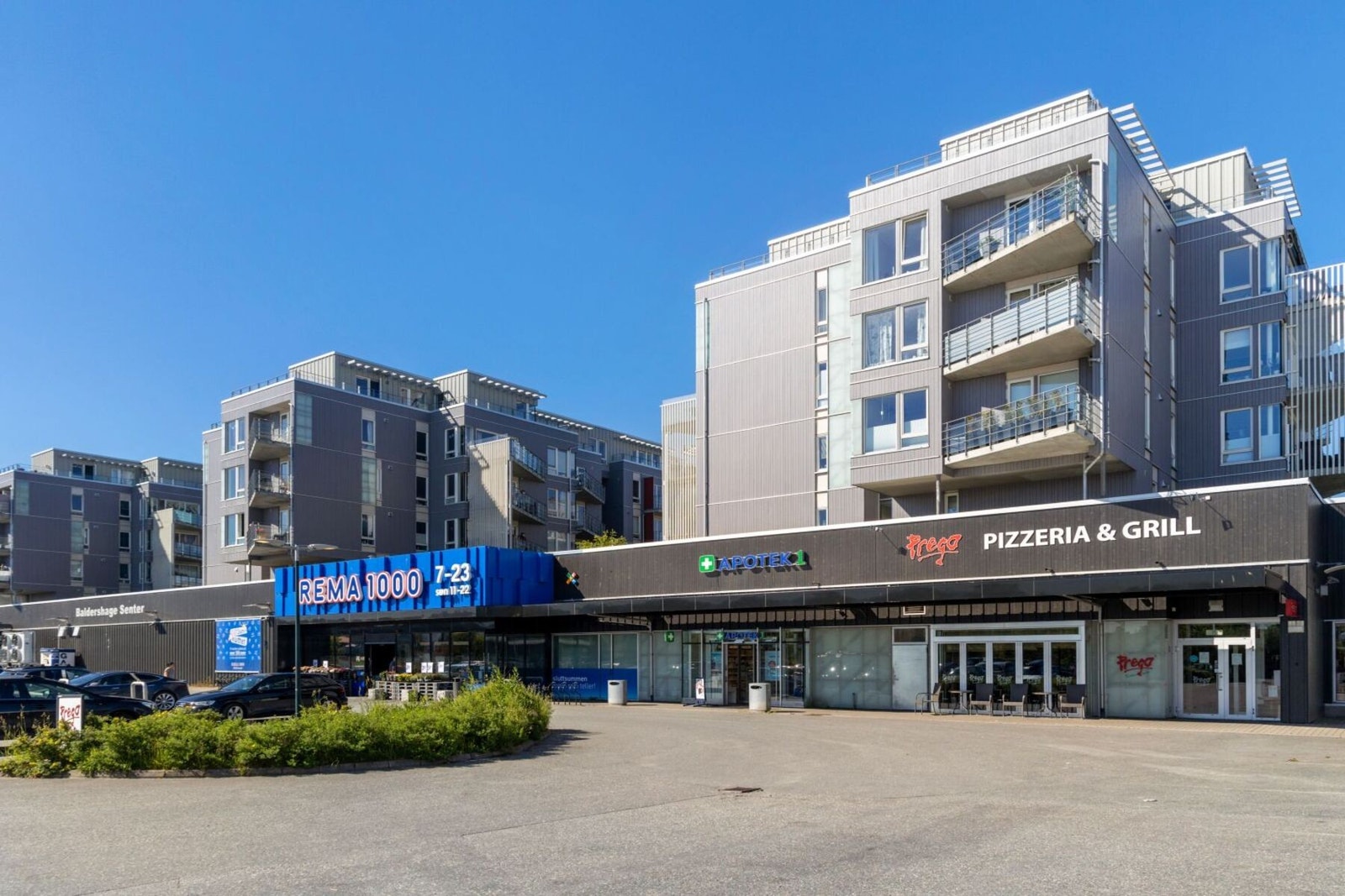 Baldershage med Rema 1000, apotek1 og restaurant ligger også 2 min i gangavstand fra leiligheten Galleribilde