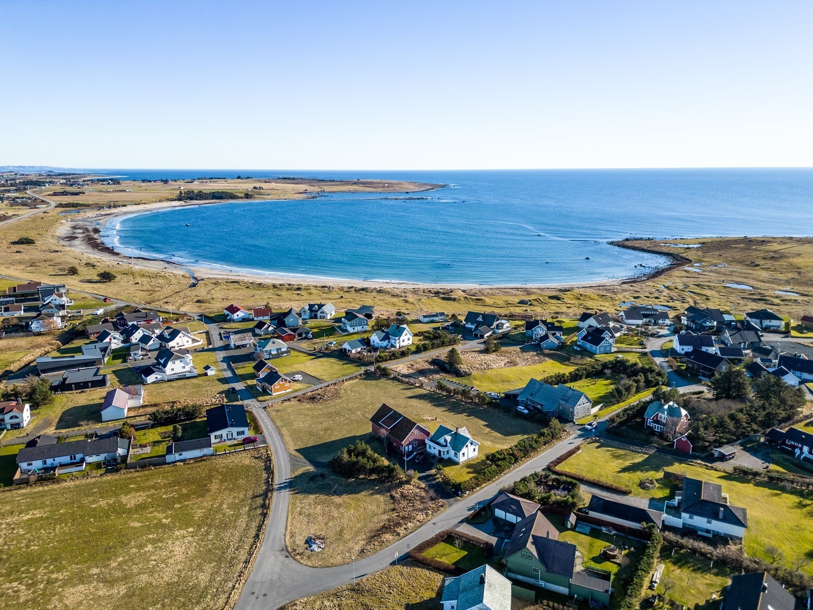 Bausje ligger rett ved med kort gåavstand til flotte rekreasjonsområder. Galleribilde
