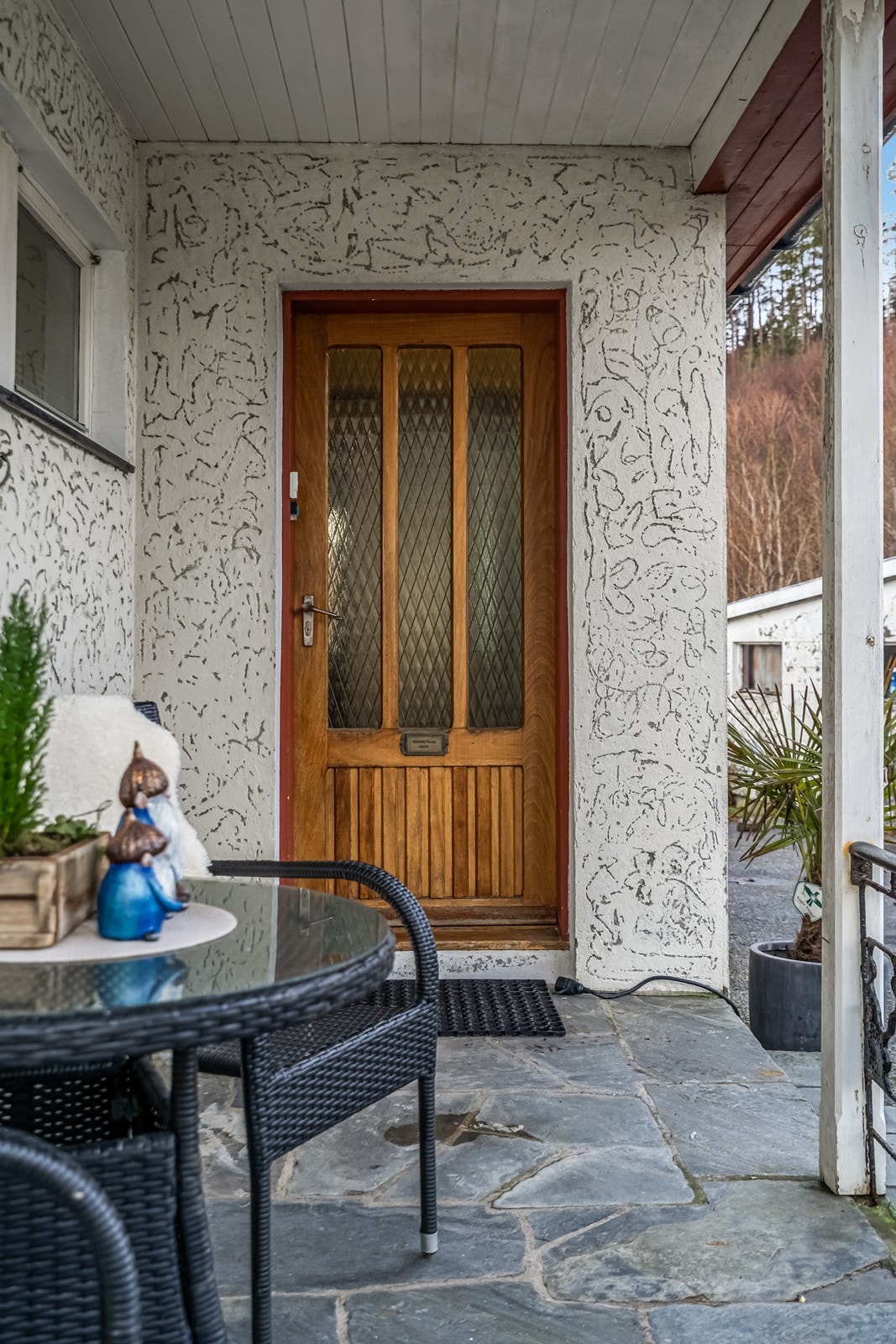 Inngangsdør til hovedetasje. Galleribilde