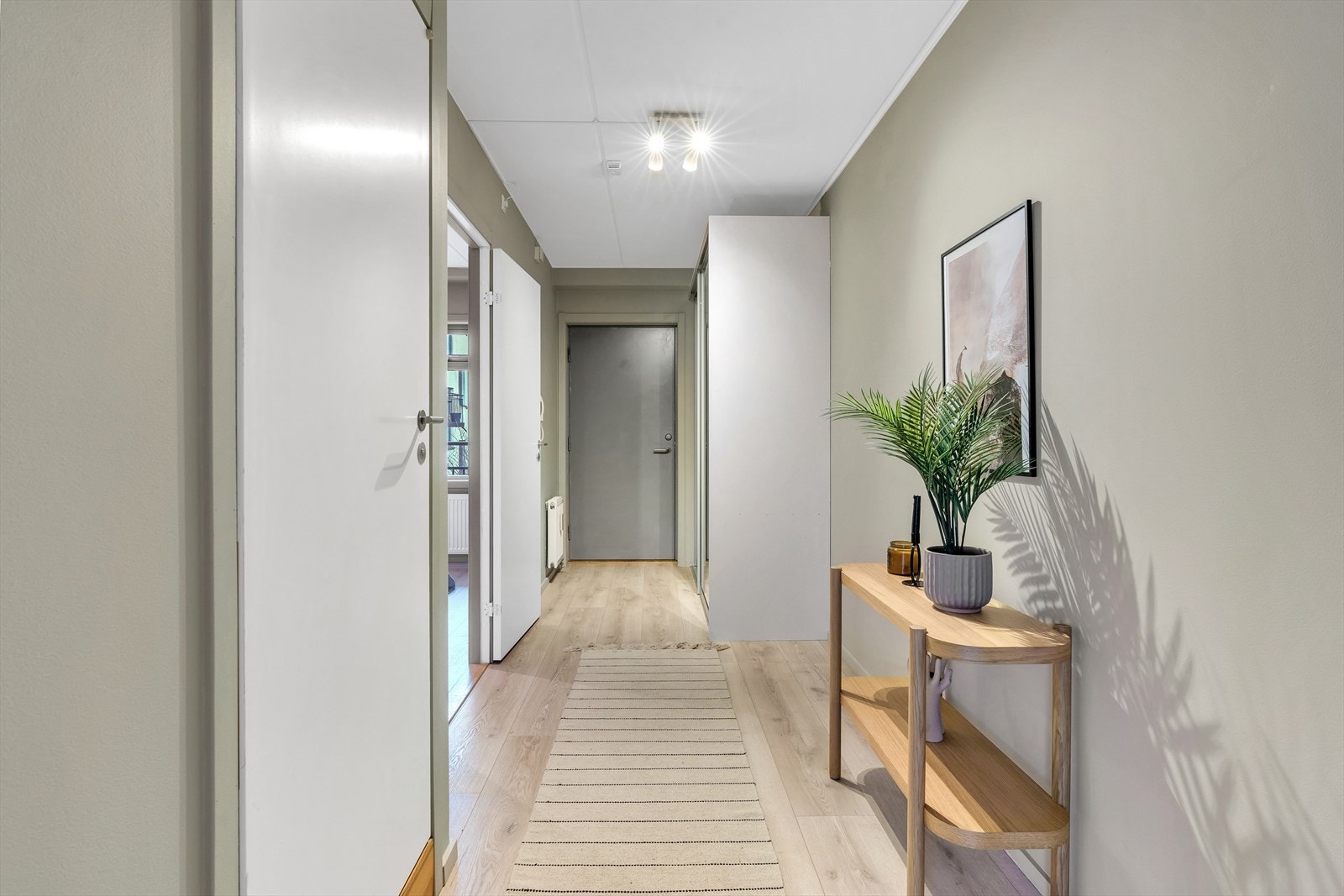 - Det er adkomst til leiligheten via heis og felles trappeoppgang - Galleribilde