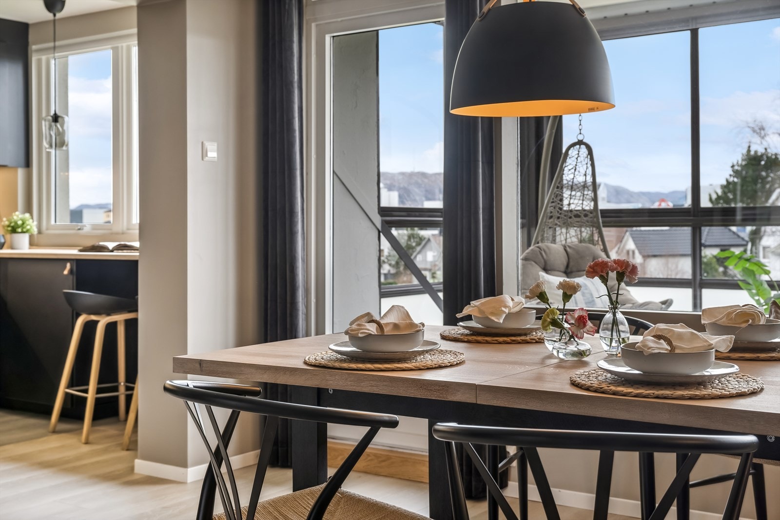 Et spennende rom med direkte utgang til balkong, en forlengelse av stuen! Galleribilde