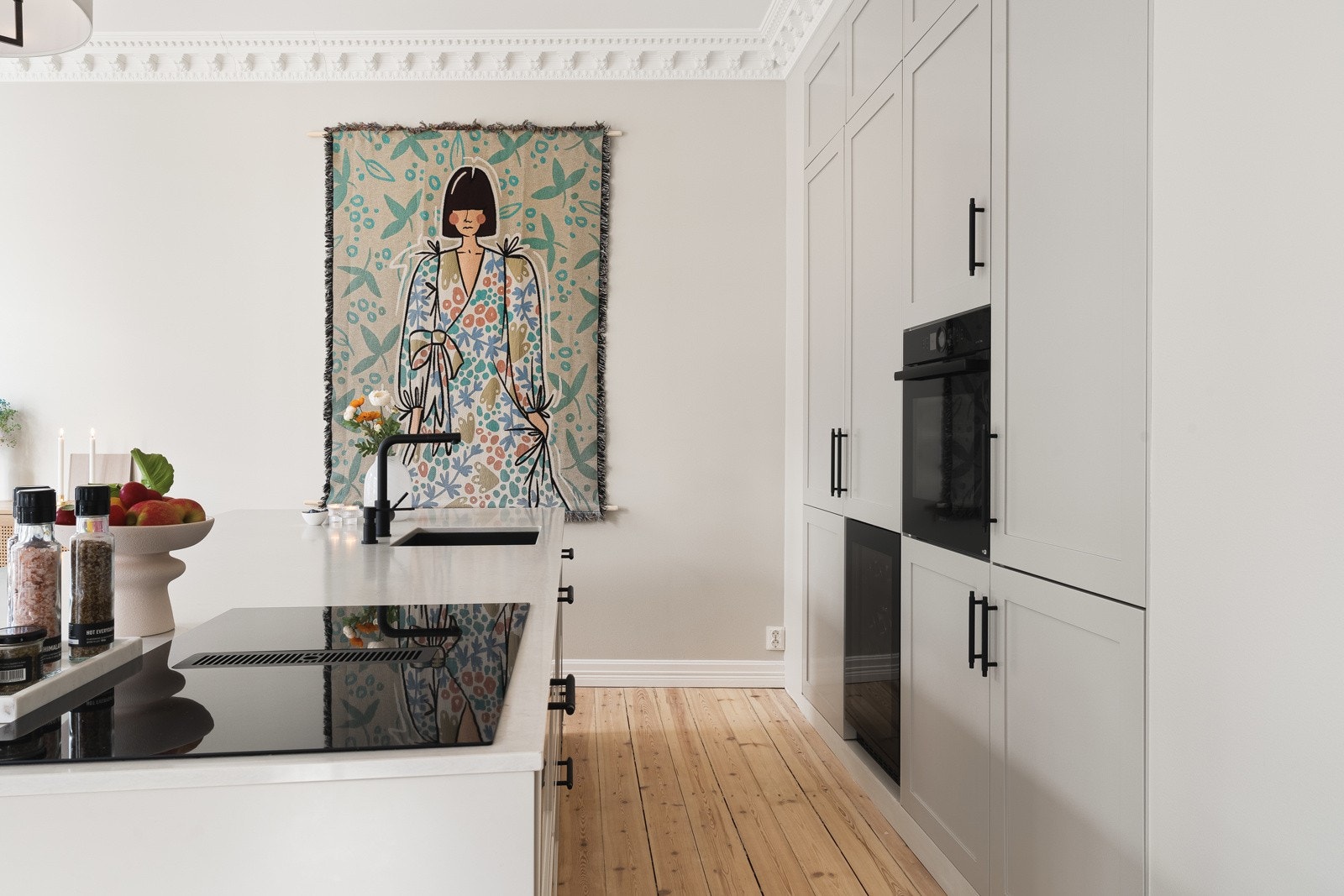 Her er det enkelt å organisere alt du skulle ha av kjøkkenartikler. Galleribilde