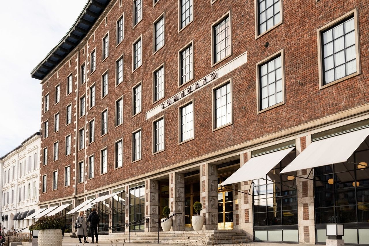 Kort vei til populære Sommerro med flere restauranter. Her kan man også besøke Vestkantbadet, med svømmebasseng, spaavdeling, treningssenter med mer. Galleribilde