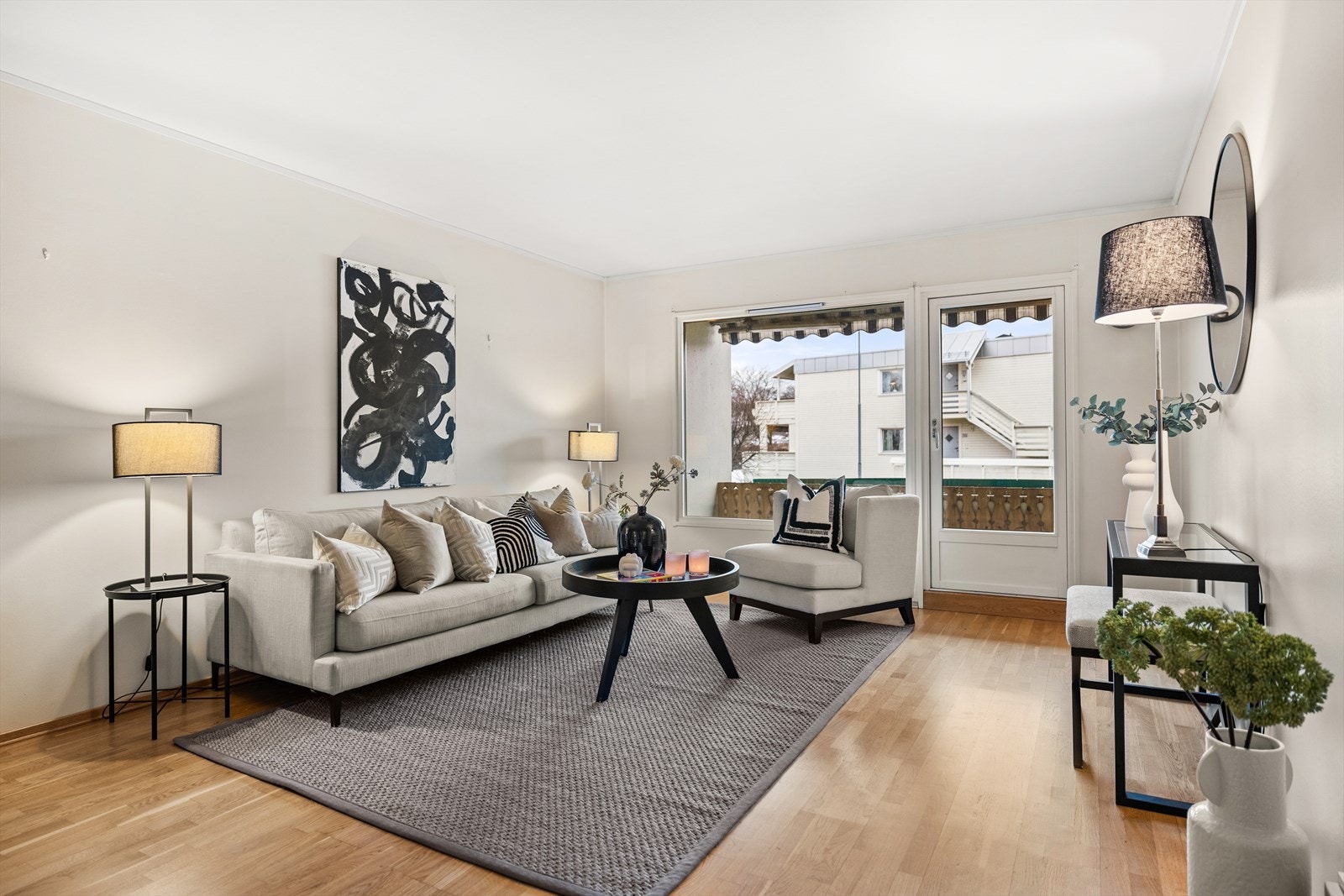 Velkommen til en stor og lys familiebolig beliggende attraktivt og barnevennlig til på Høyenhall Galleribilde