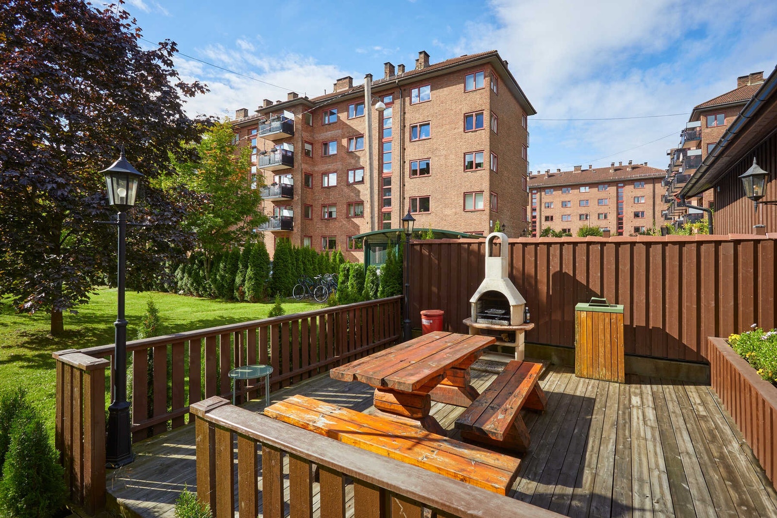 I gården finnes både dekkhotell, smørebod, overnattings-leilighet osv. Galleribilde