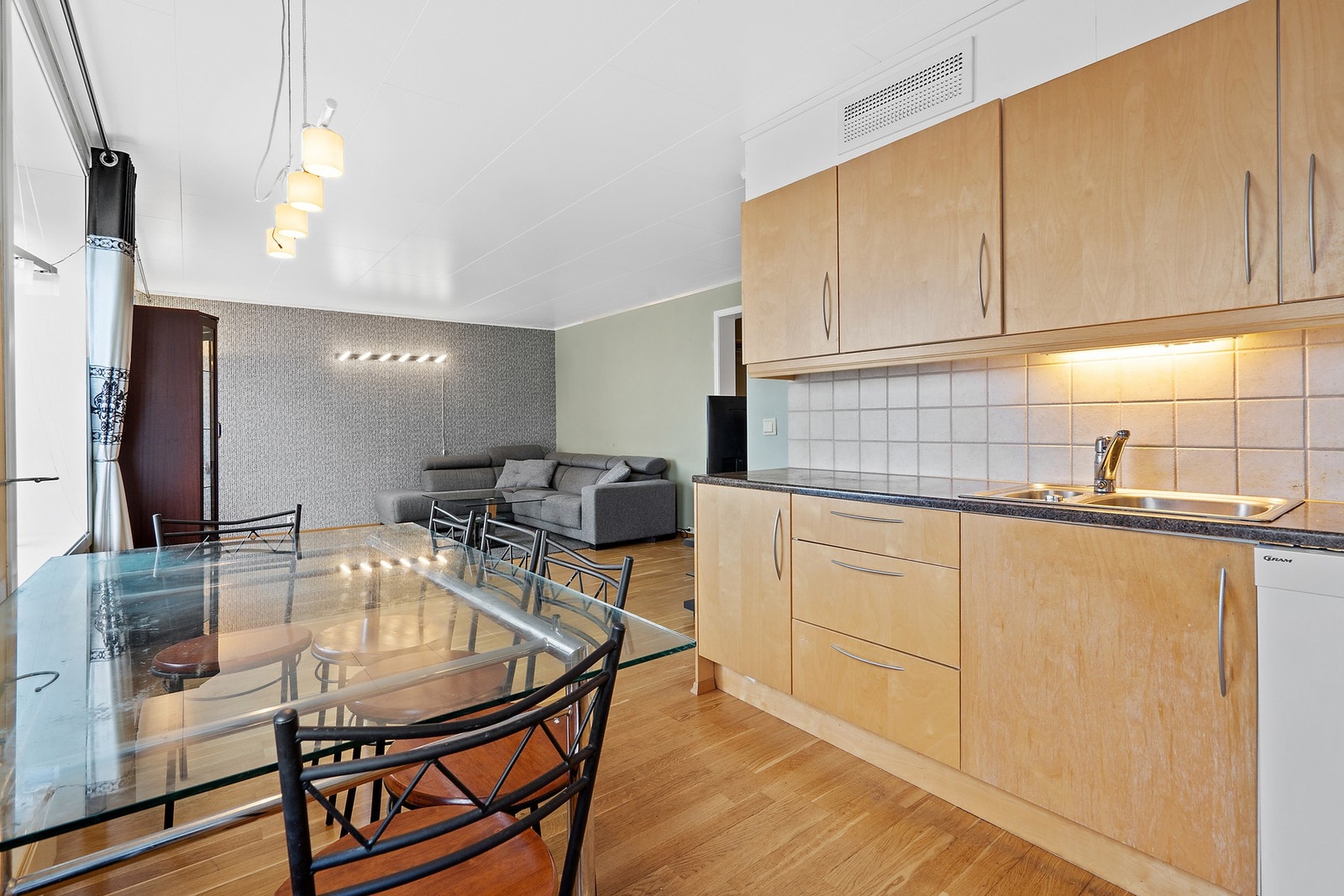 Kjøkken med spiseplass Galleribilde