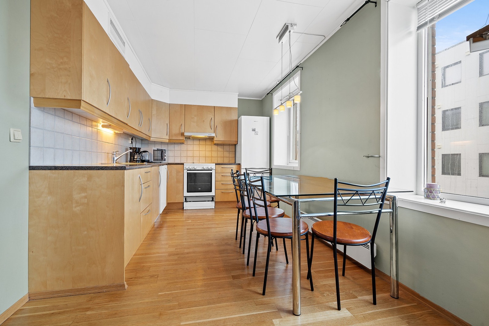 Kjøkken med spiseplass Galleribilde