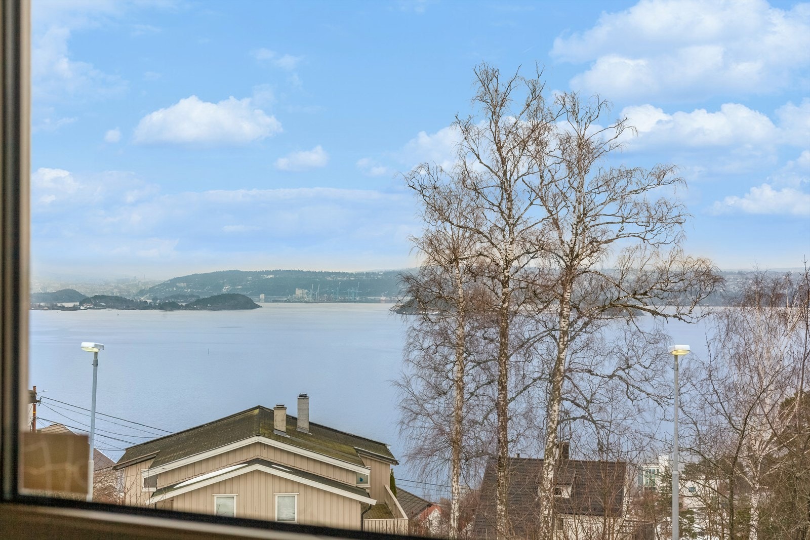 Fin utsikt mot Oslo og fjorden, fra kjøkkenvinduet. Galleribilde