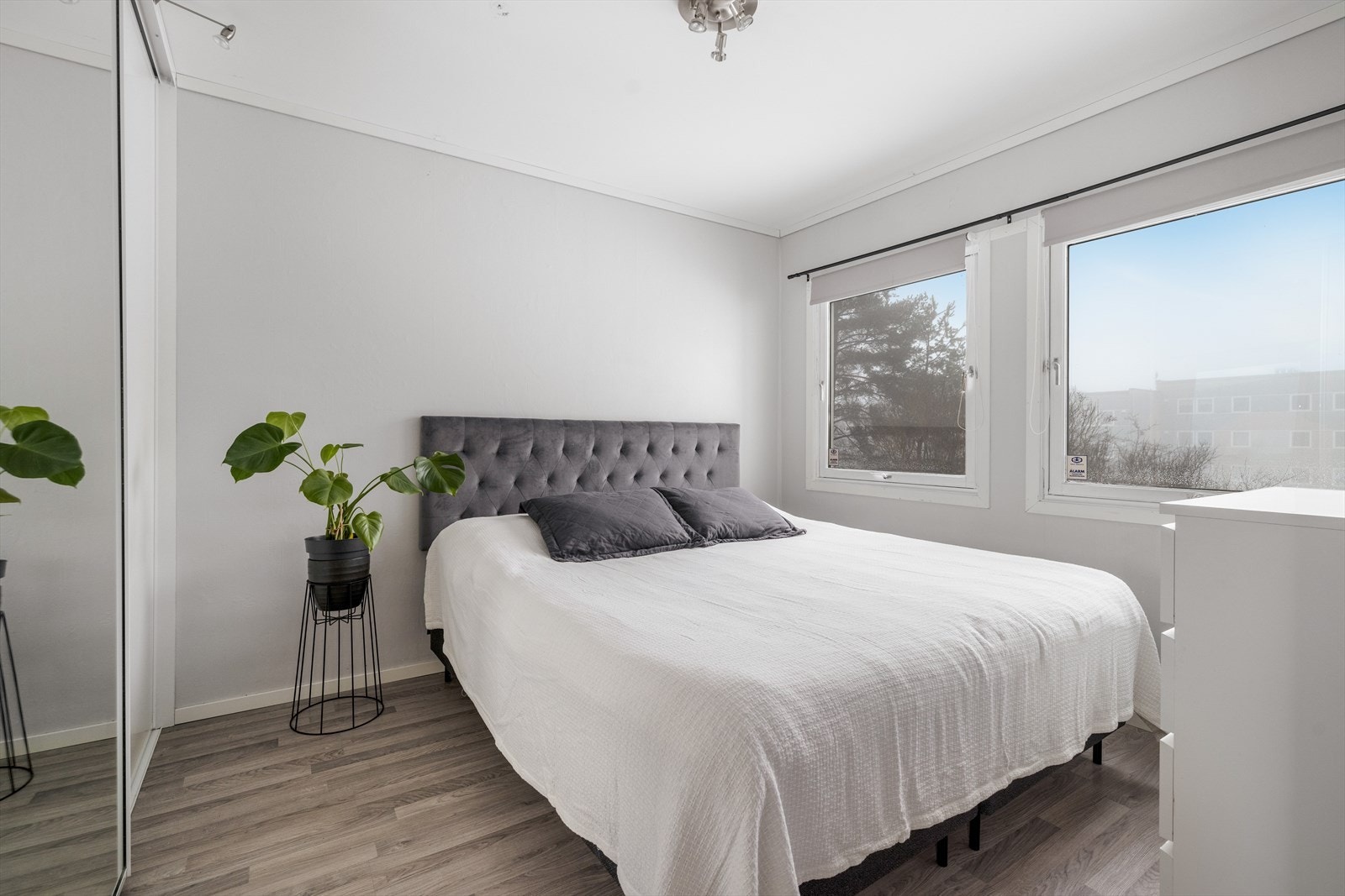 Leiligheten har hele 3 soverom hvor hovedsoverommet er på 11 m2. Galleribilde