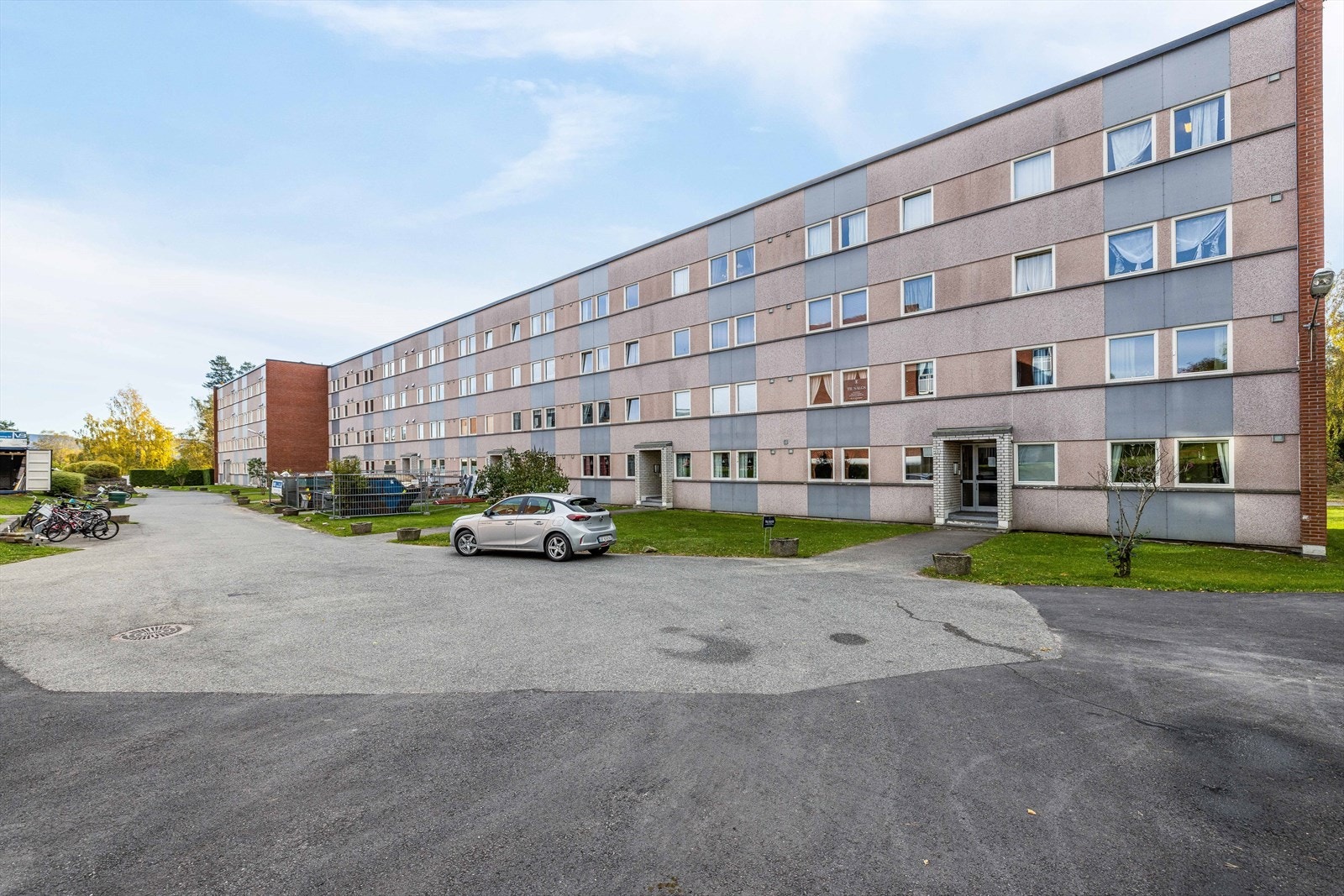 Øvre Maihaugen ligger sentralt til i et veletablert boligområde på Gulset i Skien. Området er barnevennlig og nærområdet har et stort nettverk av gangveier, med kort gangavstand til barnehager, barneskole og ungdomsskole. Galleribilde