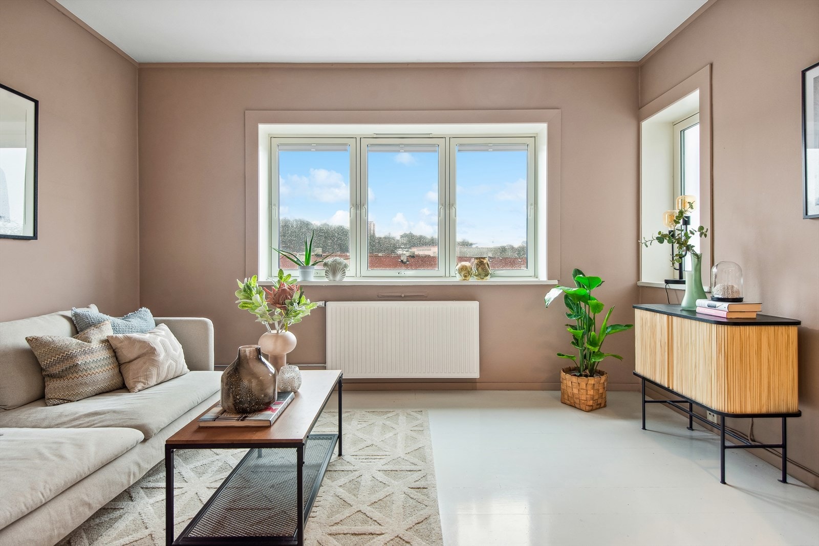 Stuen er enkel å innrede etter enhver smak. Kom på visning for videre planlegging. Galleribilde