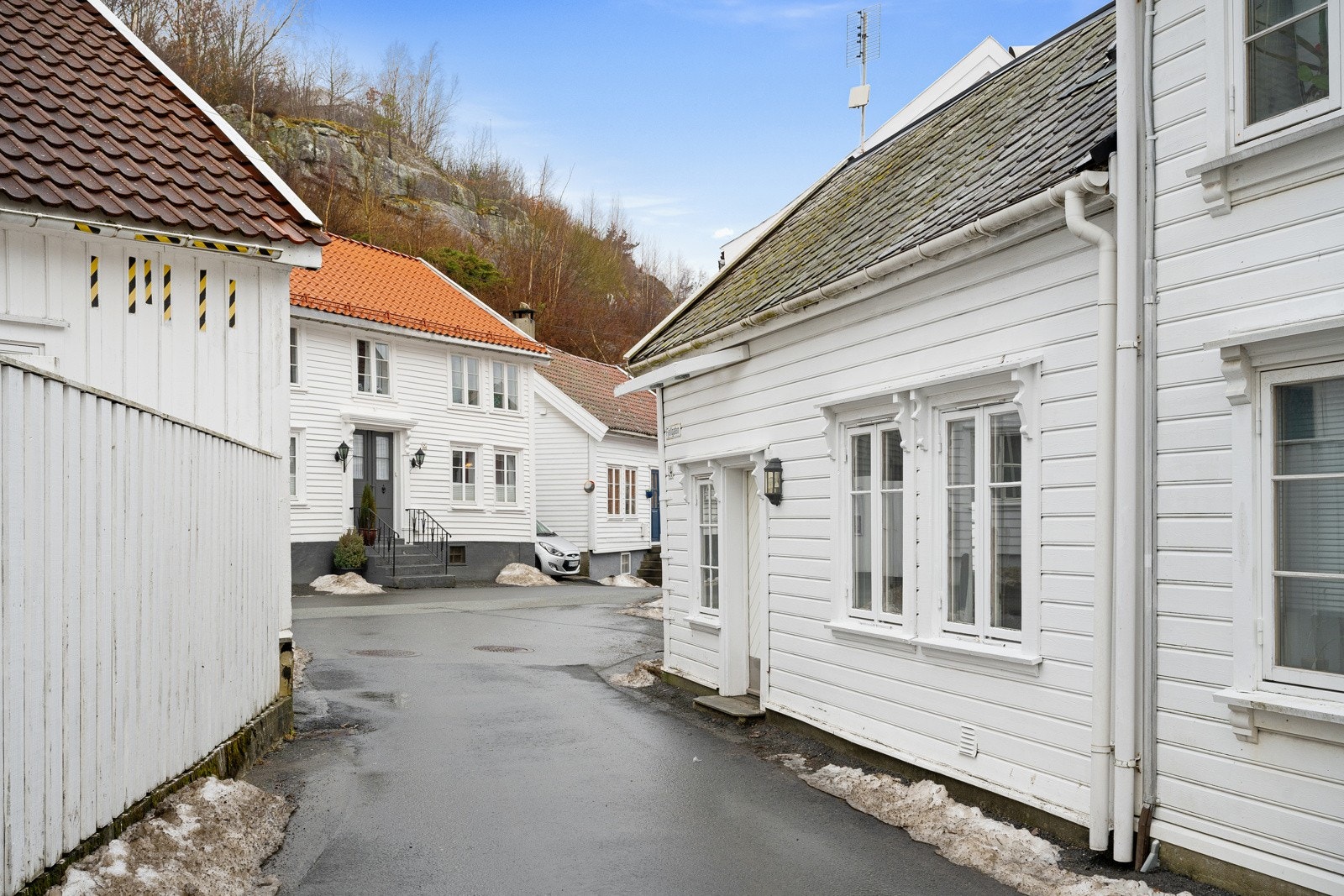 Fasade mot gaten. Galleribilde