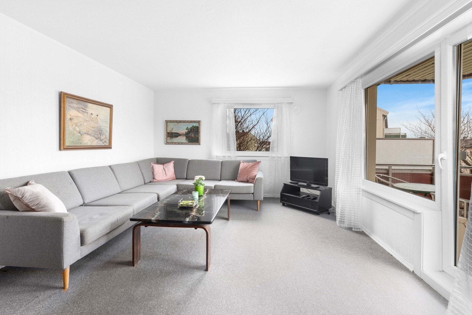 Stue med plass til sofagruppe Galleribilde