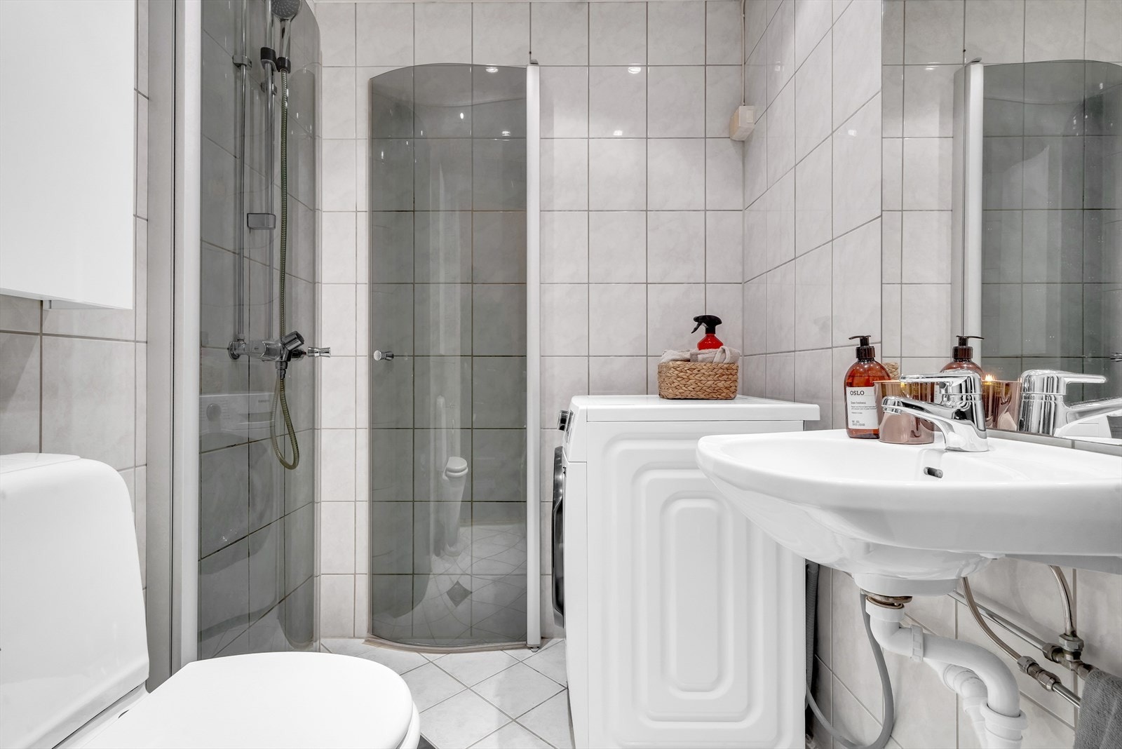 Tidløst bad tatt i regi av borettslaget i 2000/01 holder en god standard og har lite slitasje. Galleribilde