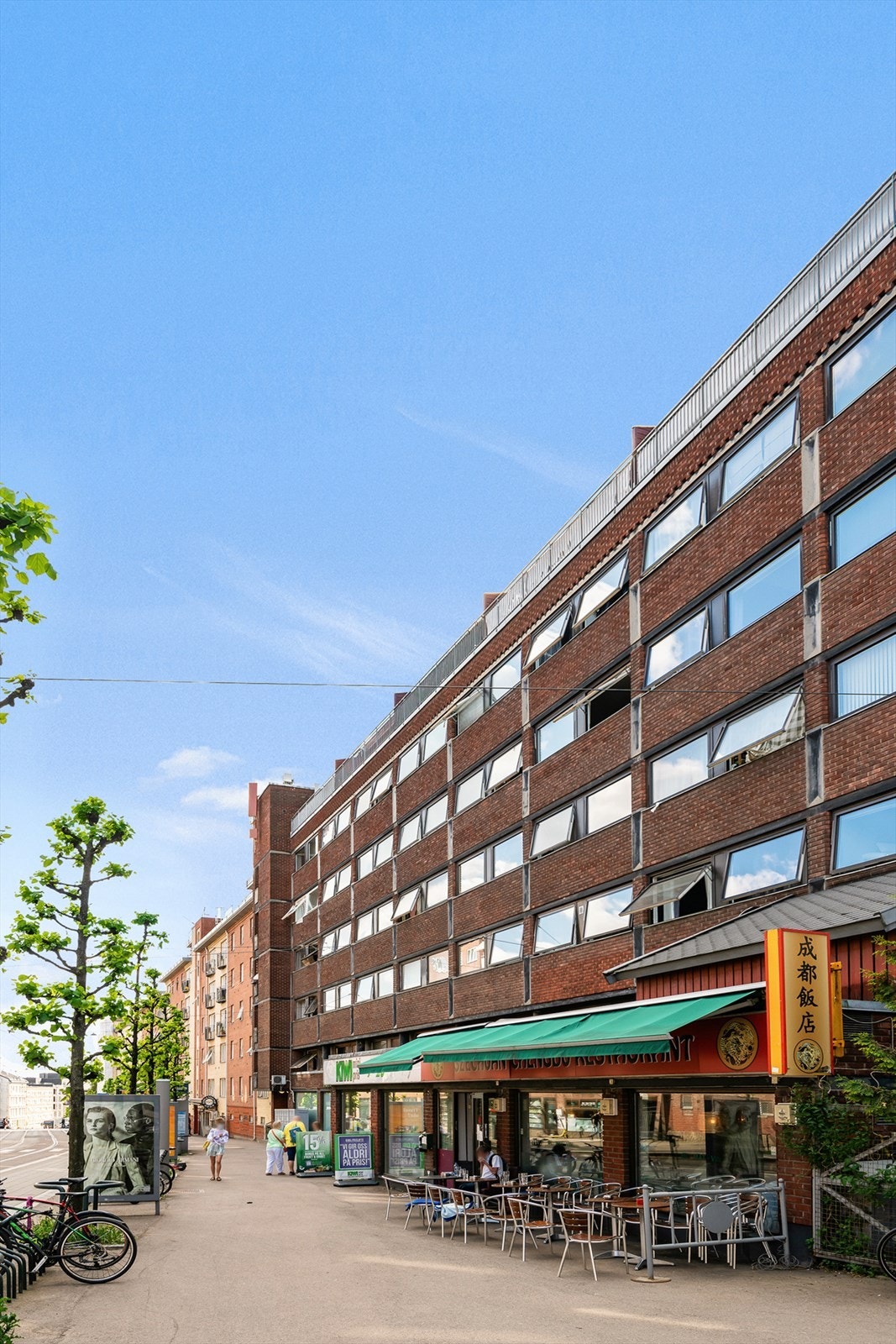 Szechuan Chengdu har blitt en svært populær resturant de siste årene og ligger rett på andre siden av veien. Denne må du teste Galleribilde