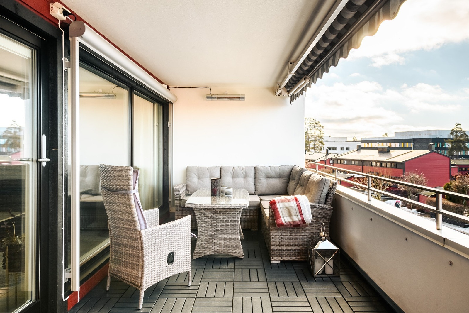 Hyggelig og solrik terrasse på ca. 13kvm. Galleribilde