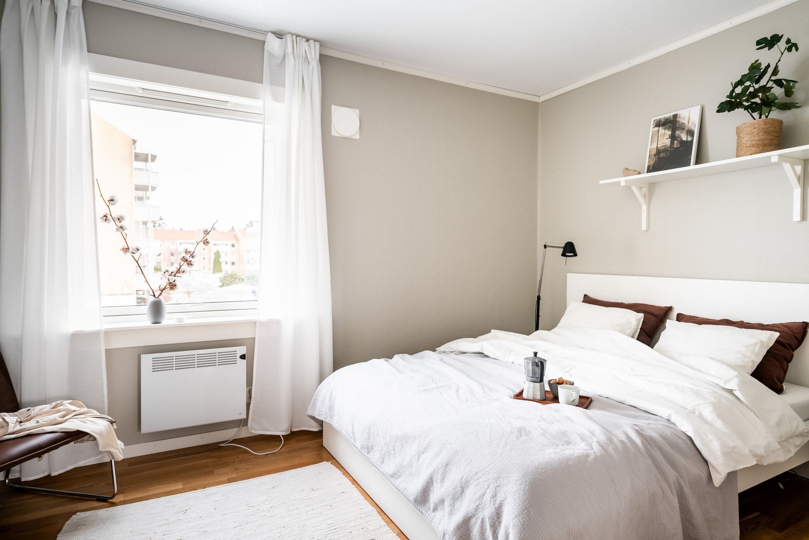 Flott hovedsoverom med et lyst preg. Galleribilde
