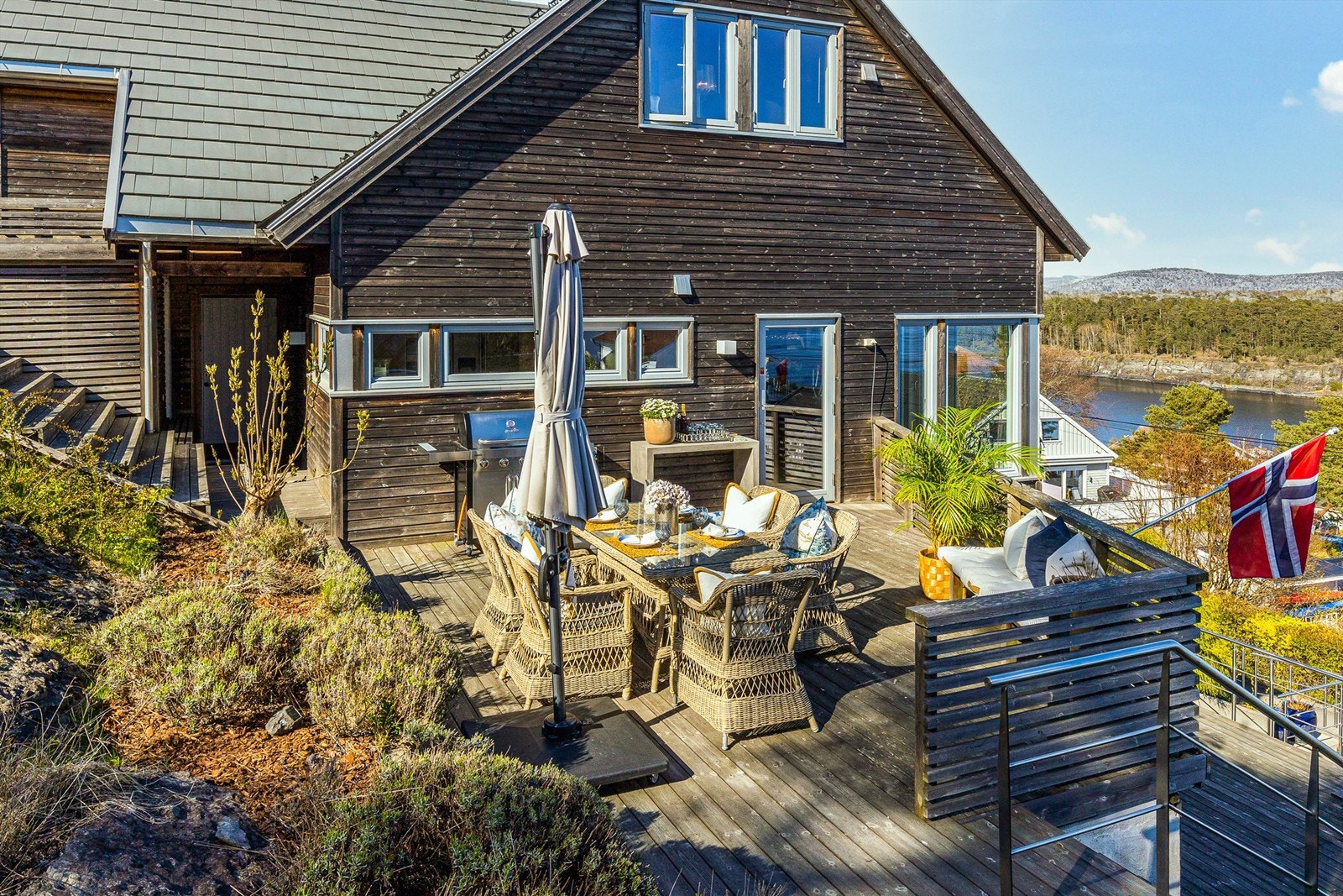 Dersom du er sosialt anlagt og elsker å ha gjester, er dette utvilsomt eiendommen for deg. Galleribilde