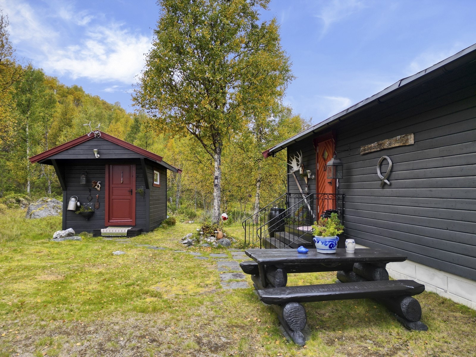 Hytta ble oppført i 2003, og kan by på god boltreplass og nærhet til fantastiske turområder sommer og vinter Galleribilde