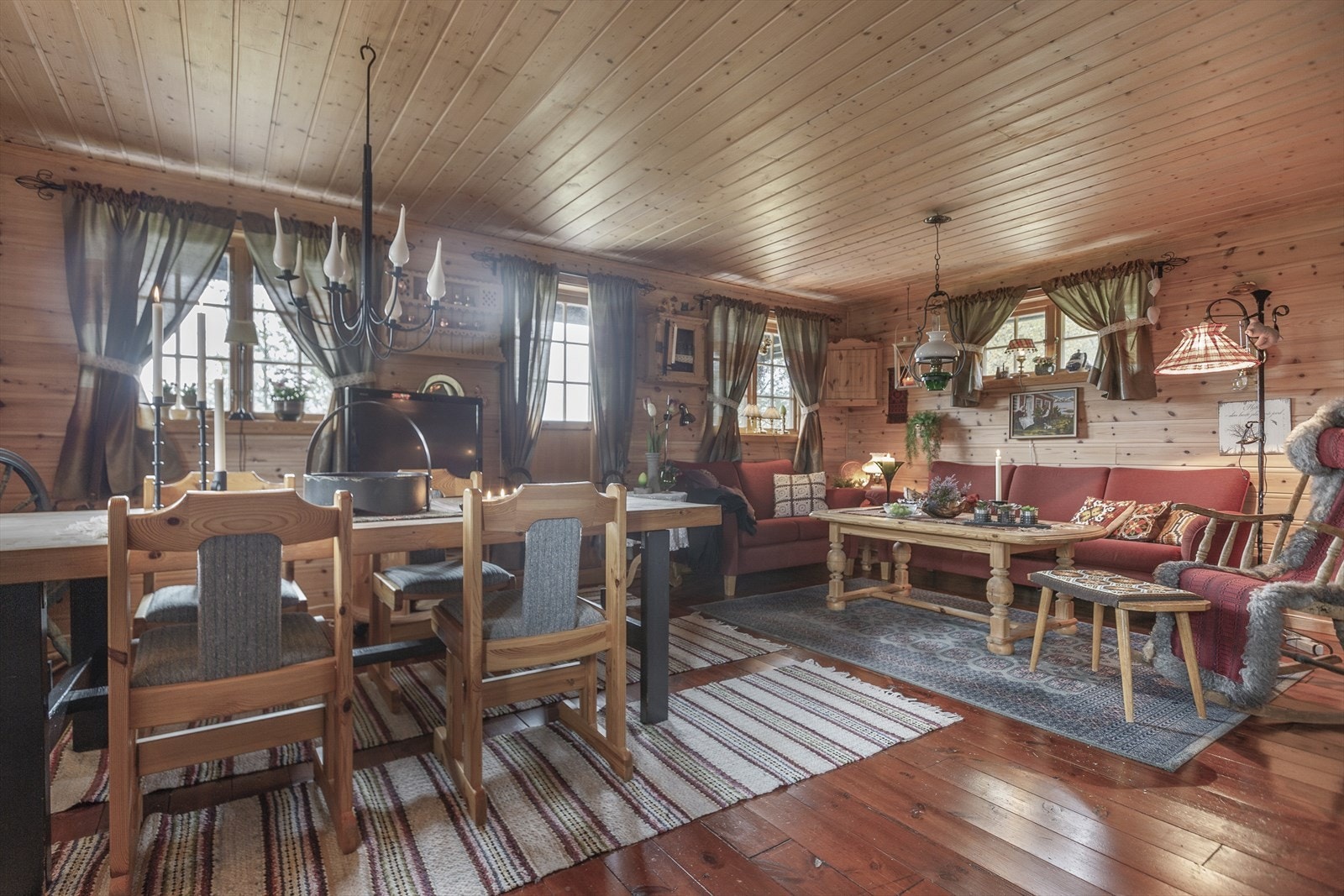 Verandadør tar deg ut til det flotte terrassearealet Galleribilde