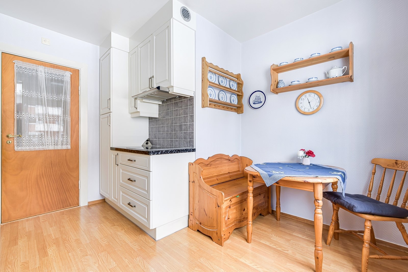 Her er det god plass til å utvide bordet og dekke på til flere gjester. Galleribilde