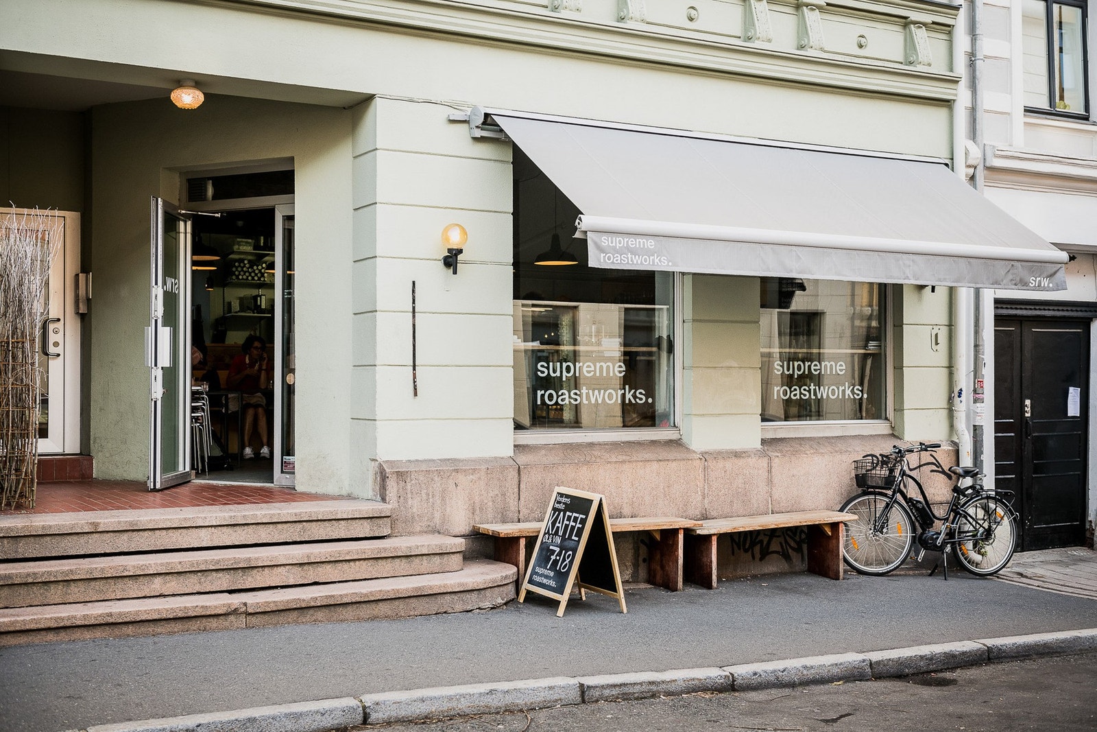 Supreme Roastworks startet sin første kaffebar i 2013, og er et perfekt sted å nyte morgenkaffen. Galleribilde