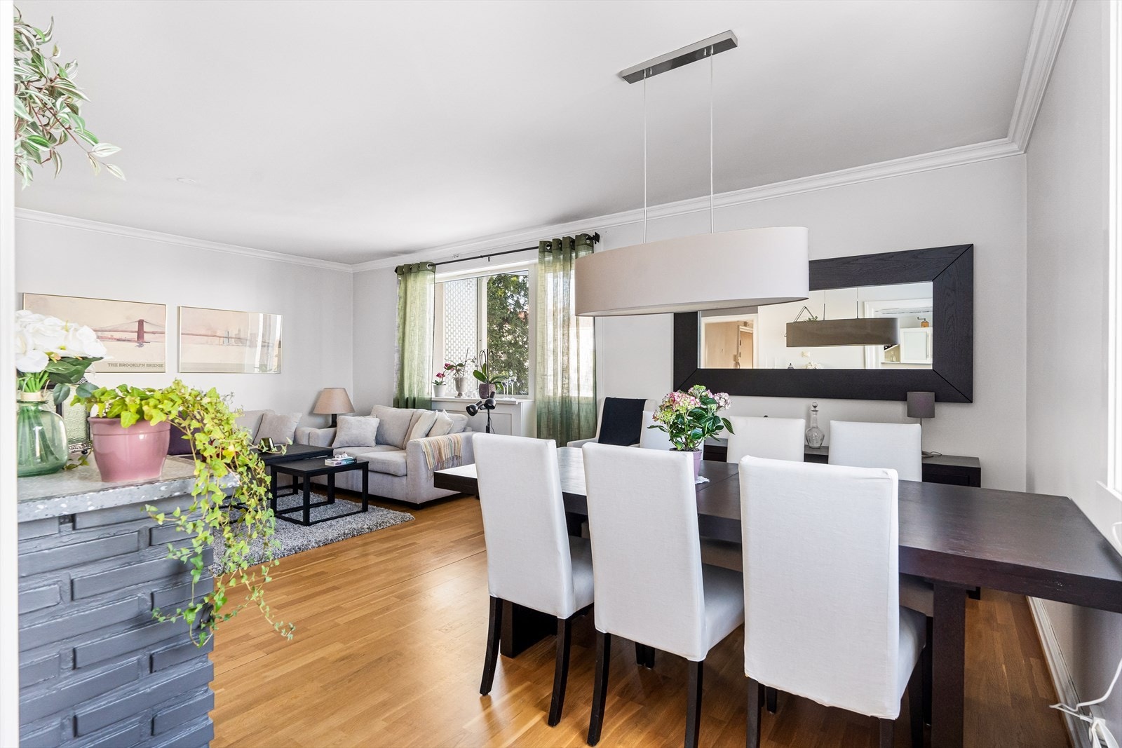 Fra stuen er det utgang til en nordvestvendt balkong på 6 m². Galleribilde