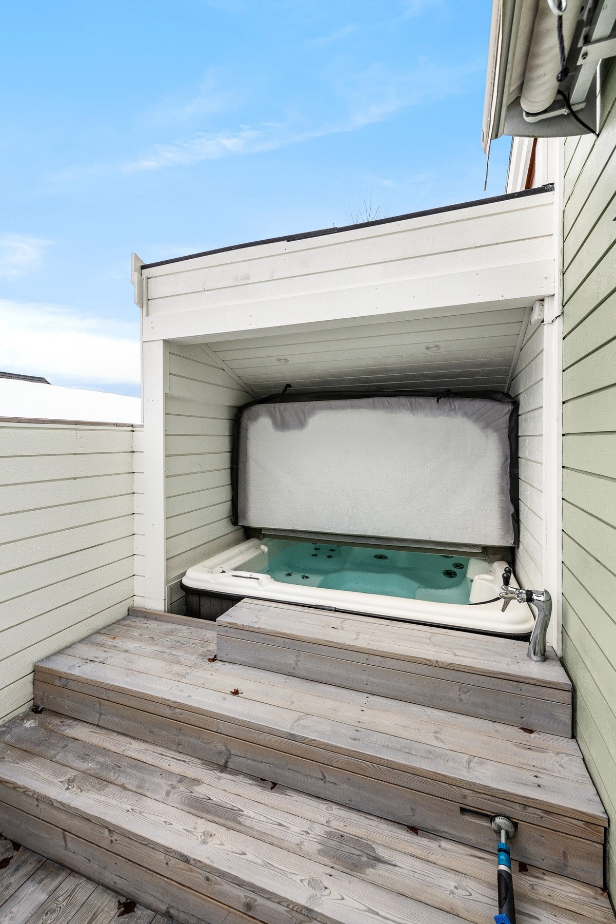Boligen har skjermet jacuzzi Galleribilde