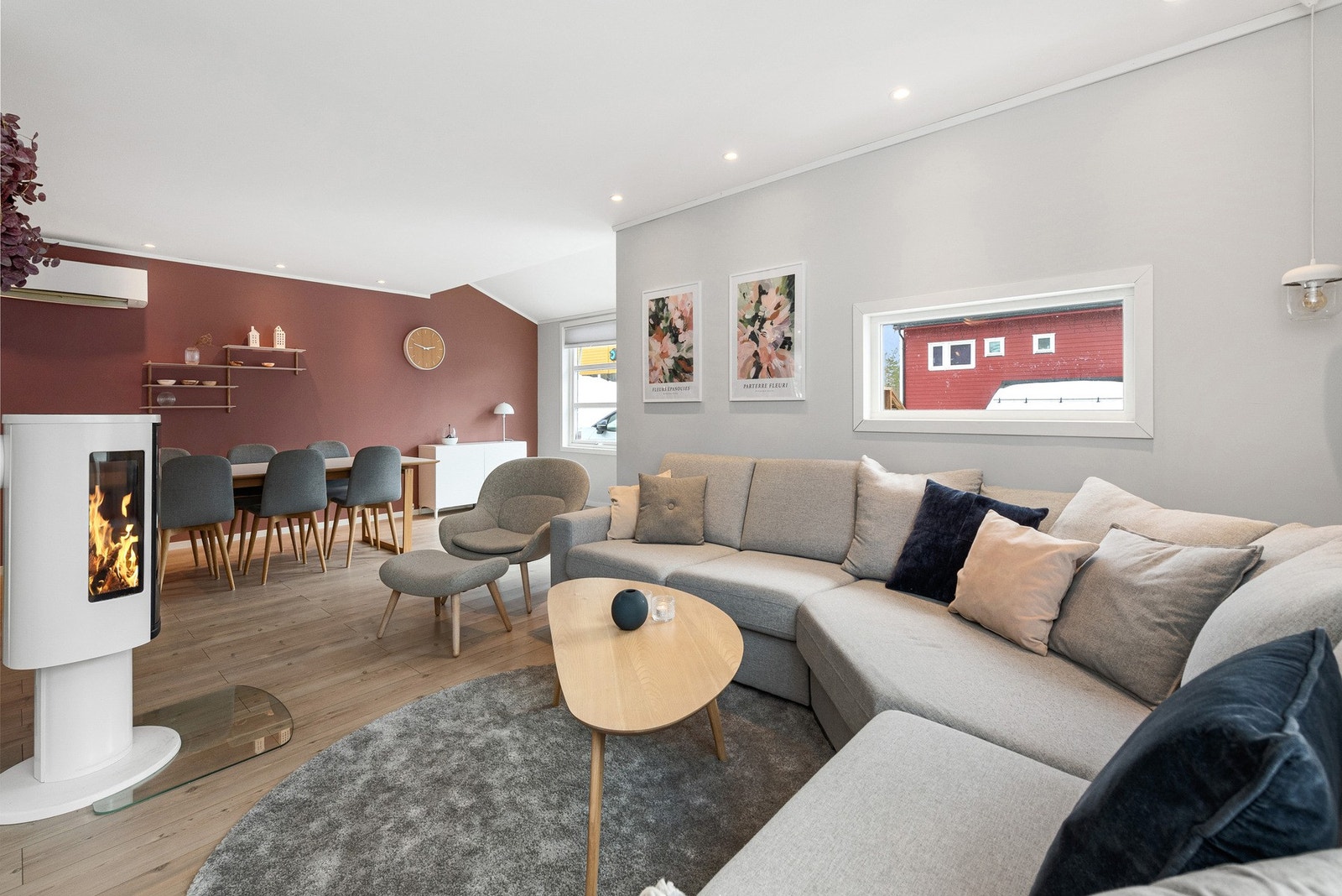 Her er det god plass til sofagruppe og spisebord Galleribilde