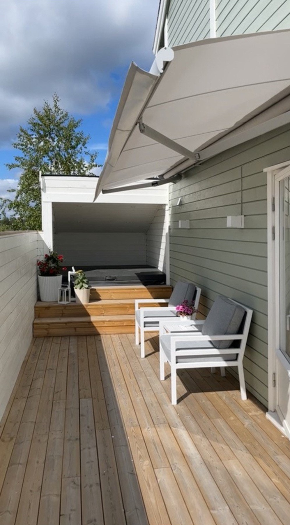 Overbygget jacuzzi, utelys og markise Galleribilde