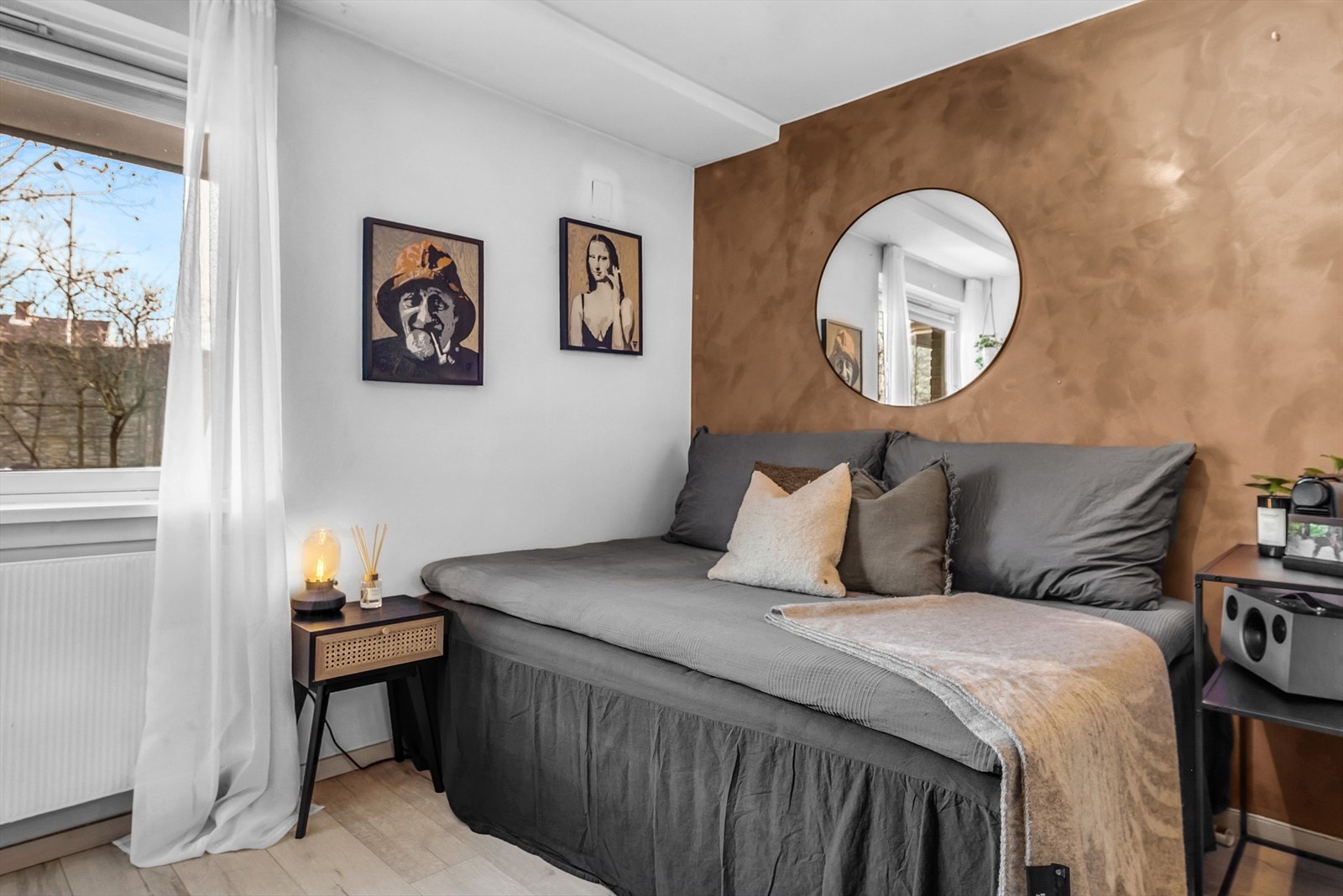 Smart løsning med kombinert sofa og seng. Galleribilde