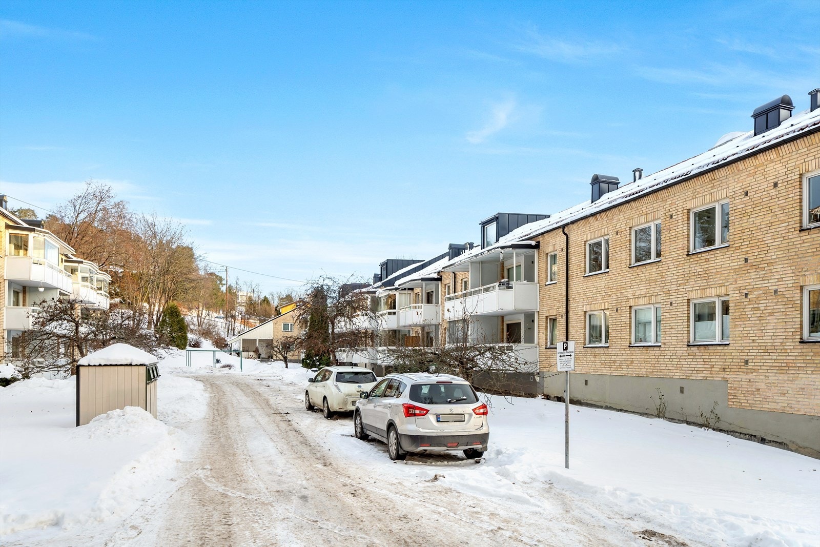 Velholdt borettslag med romslige utearealer. Galleribilde