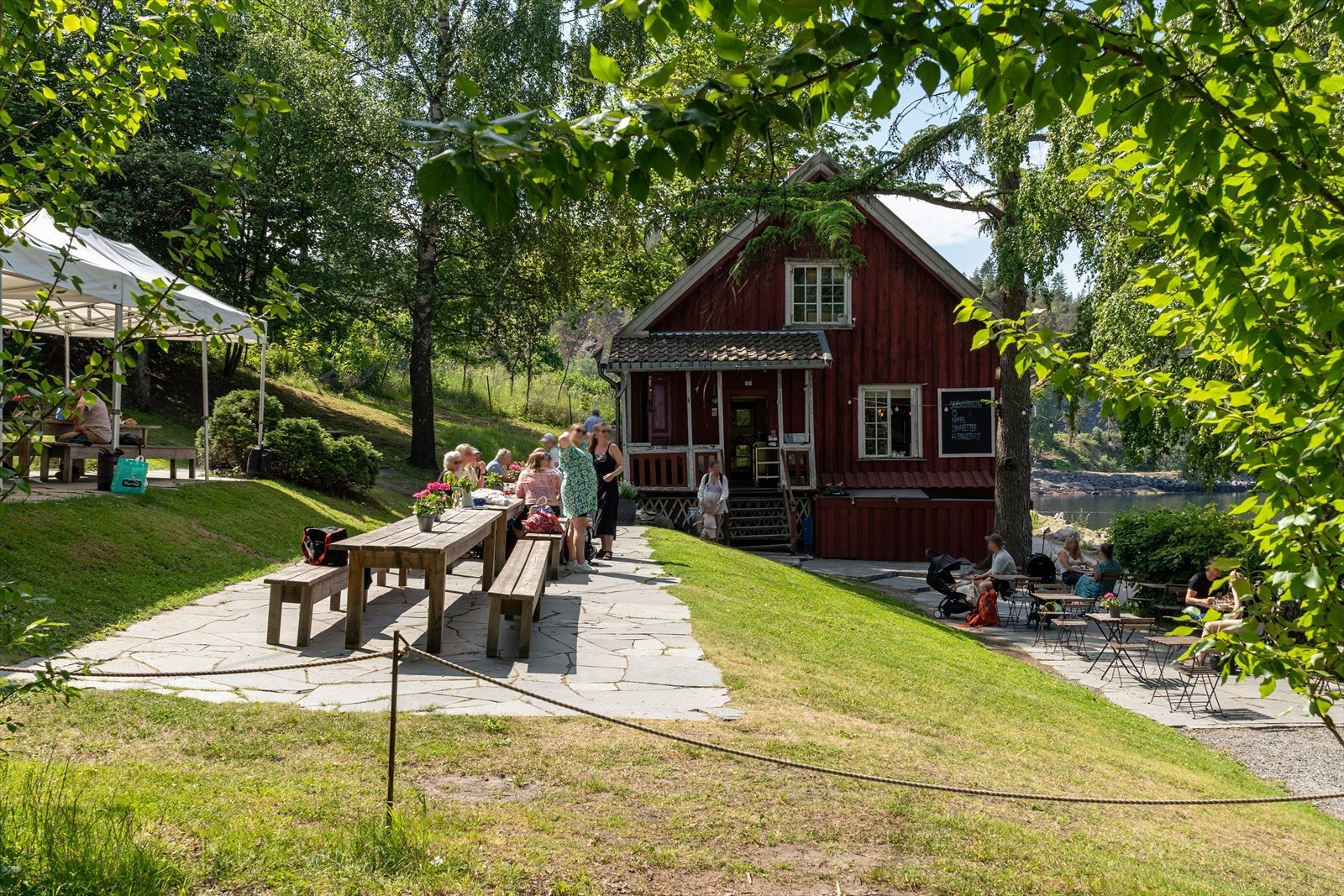 Hvervenbukta - Grillplass og kiosk. Galleribilde