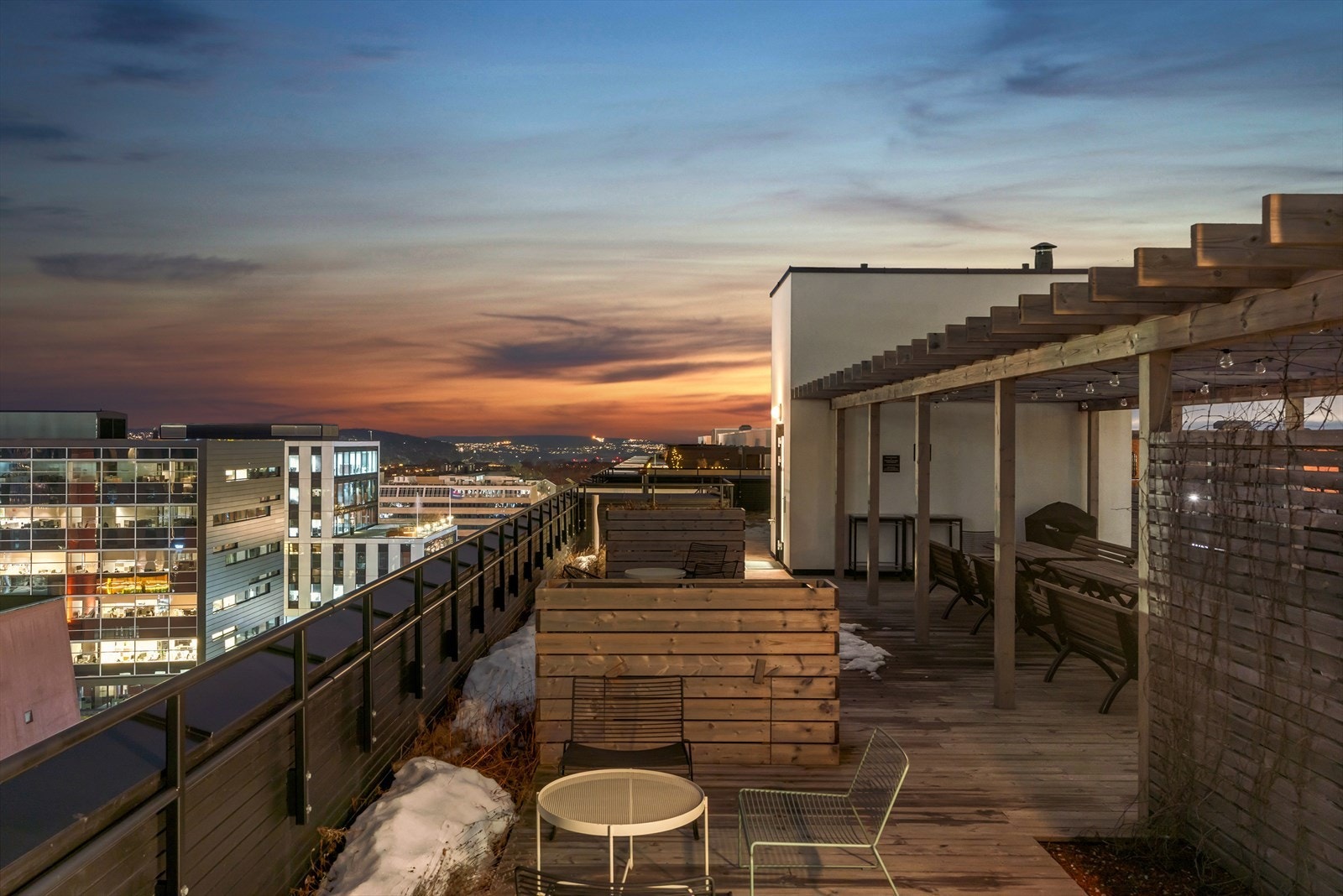 Stor, felles takterrasse med fantastisk utsikt Galleribilde