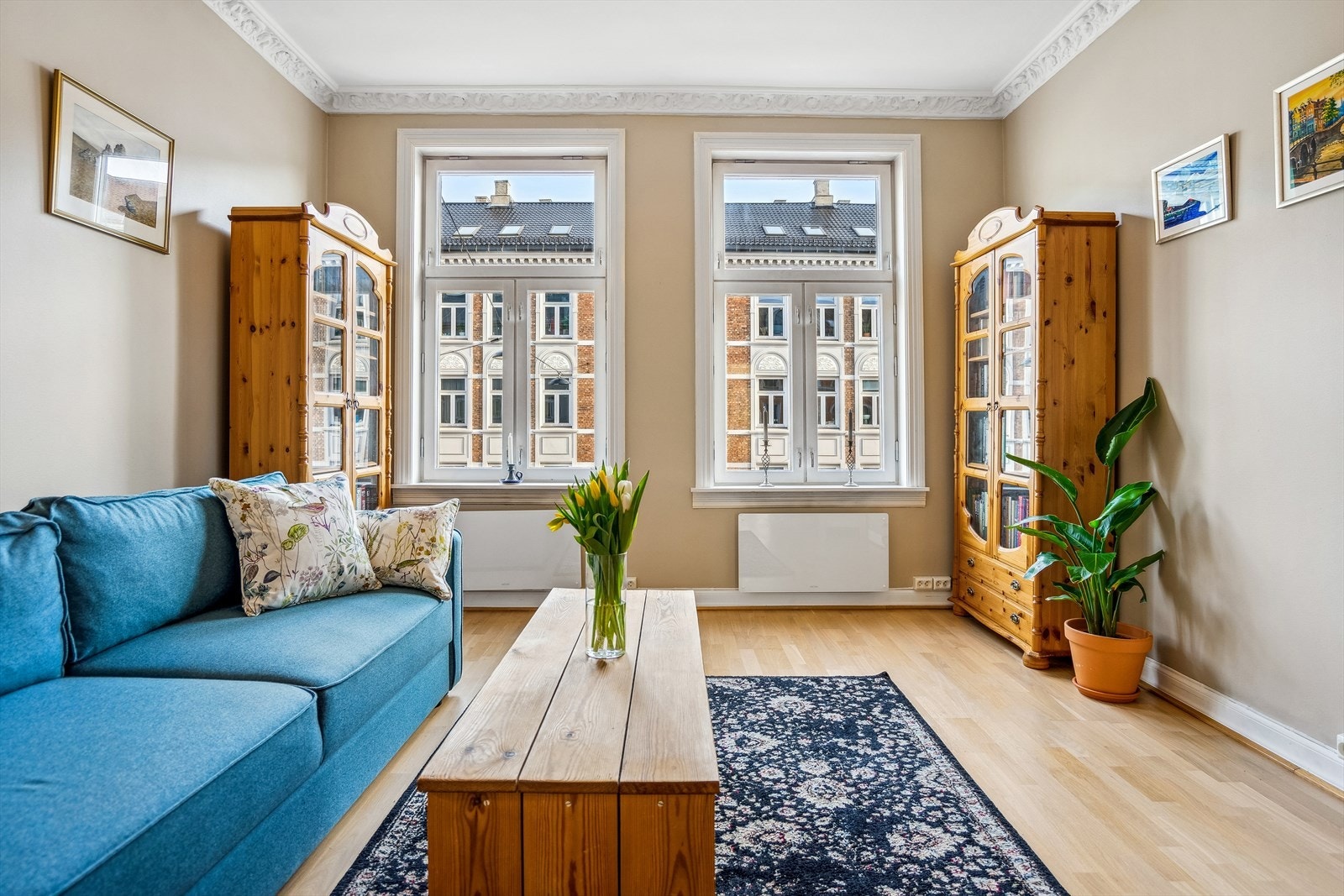 Leiligheten har gode vindusflater som slipper inn rikelig med naturlig lys. Galleribilde