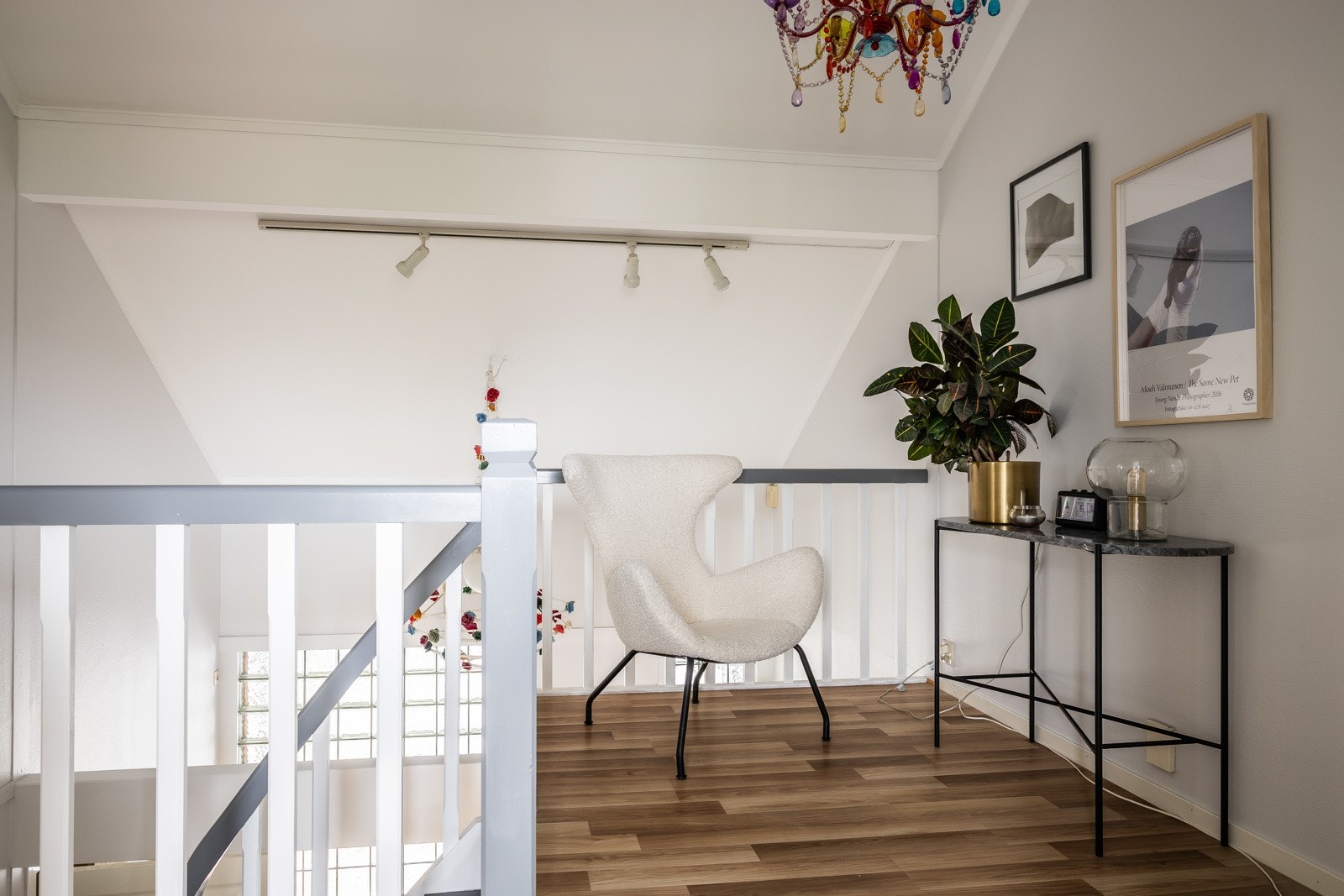 Boligens loftetasje inneholder 3 soverom og loftstue Galleribilde