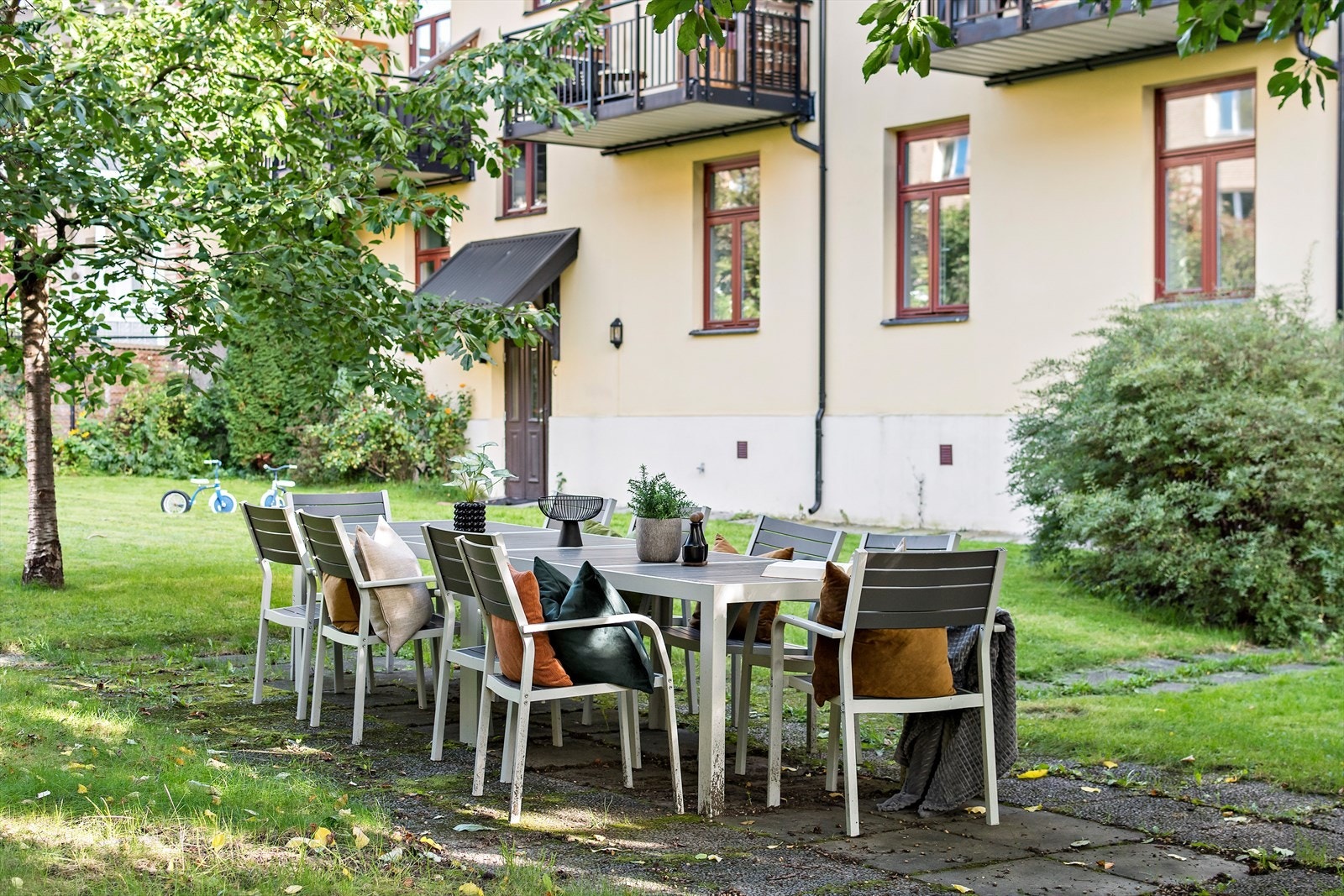 Bakgården kan bl.a. brukes til større selskaper. Galleribilde