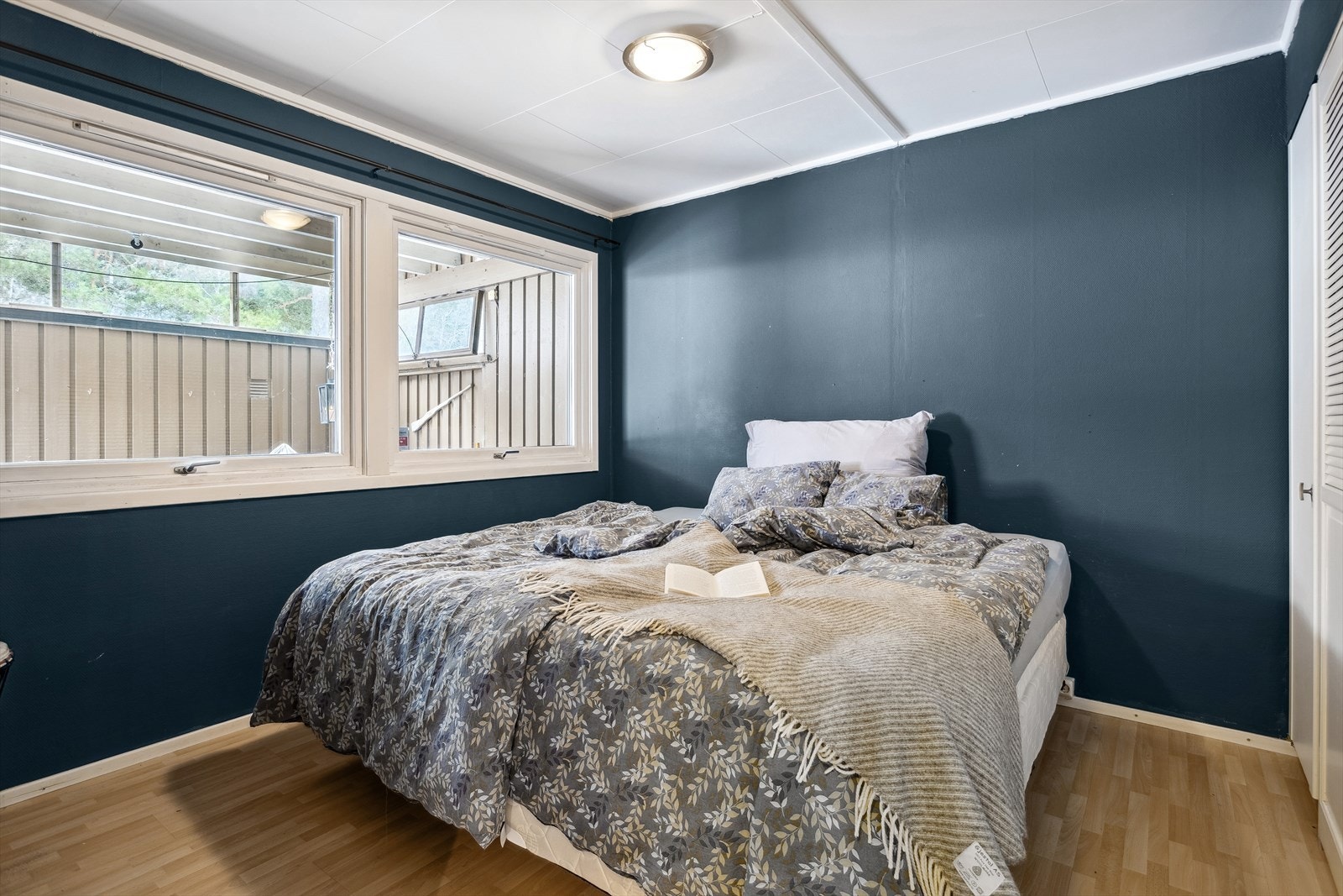 Hovedsoverom med god plass til dobbeltseng og stor garderobe. Galleribilde