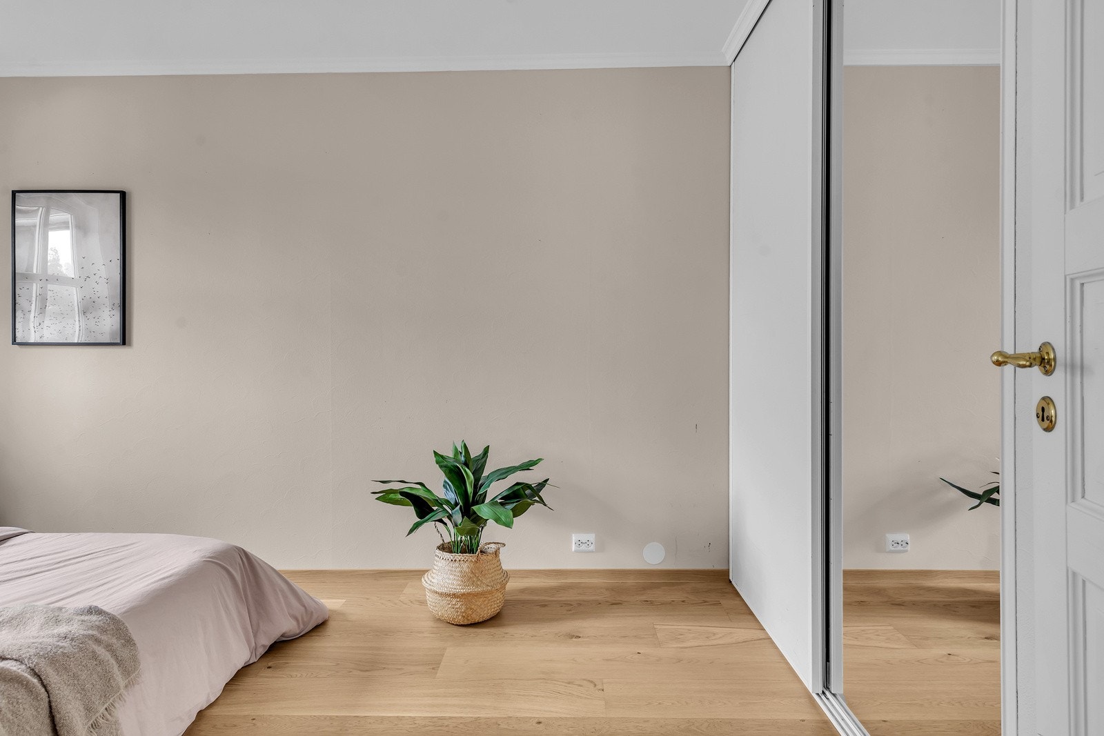 Hovedsoverom med garderobeskap Galleribilde