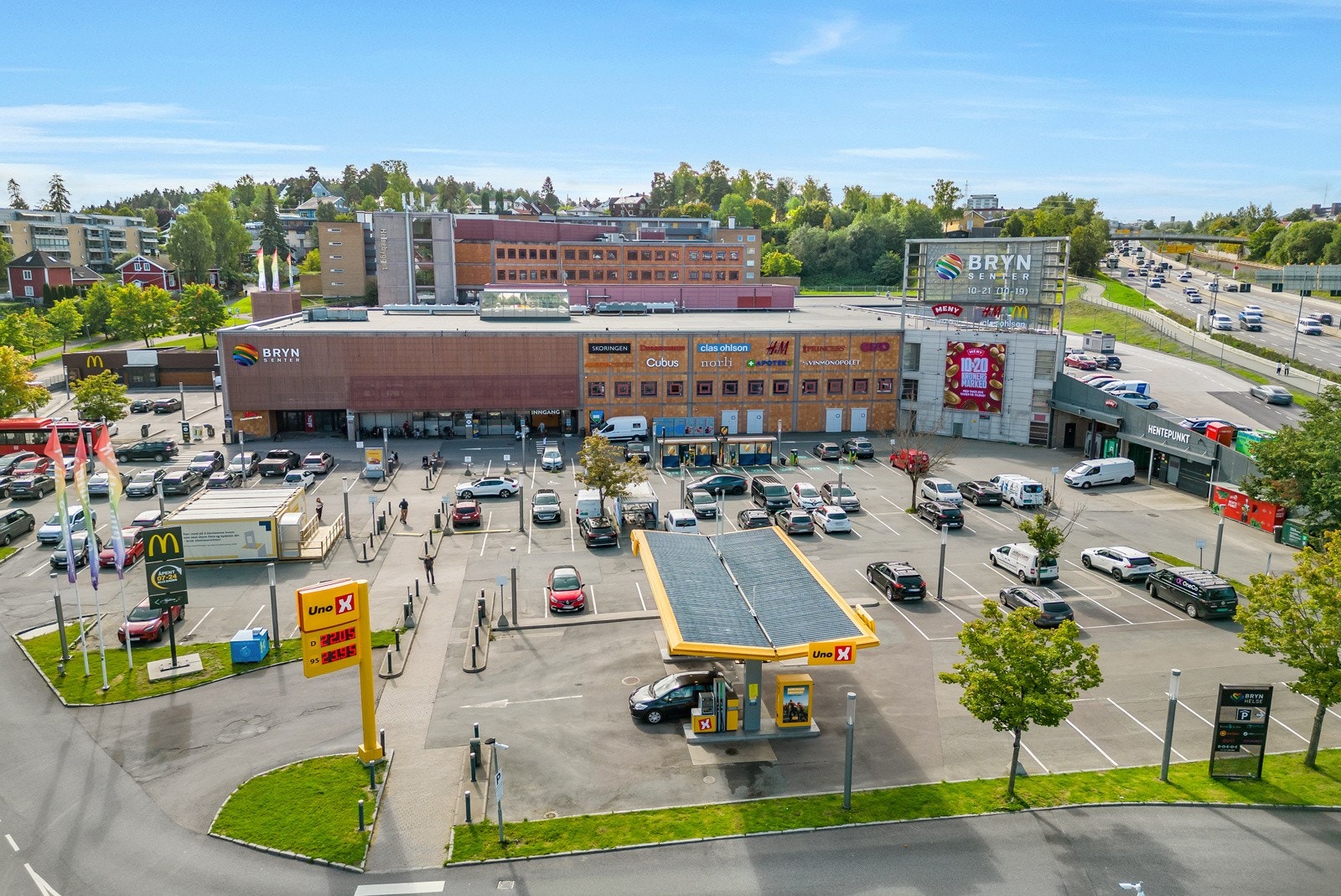 Ønsker man ytterligere servicetilbud finner man også Bryn Senter i området med diverse butikker i ulike kategorier Galleribilde