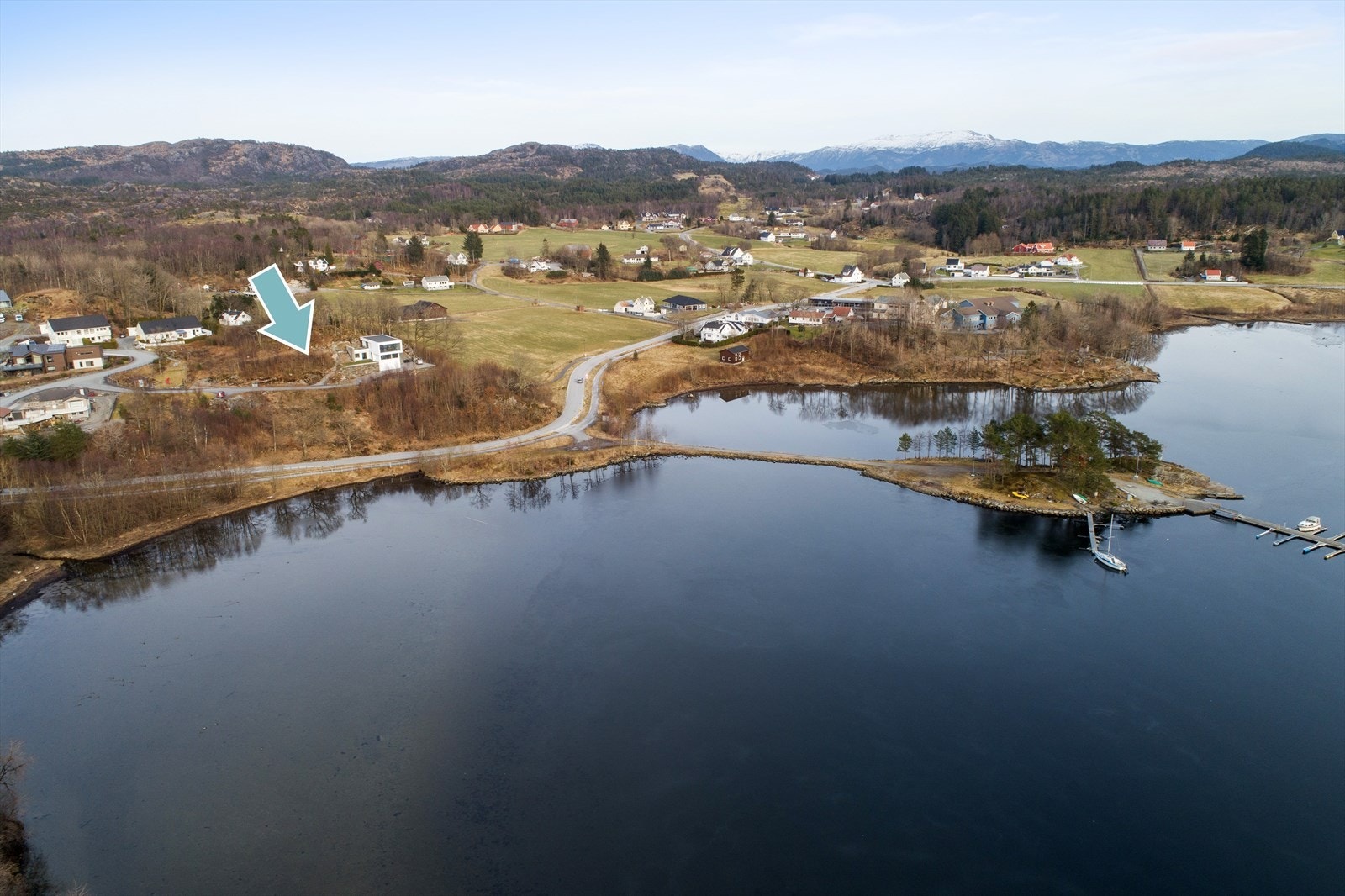 Eiendomsmegler Vegard Aksnes/DNB Eiendom har gleden av å presentere denne flotte tomten på Eikelund/Førland! Galleribilde