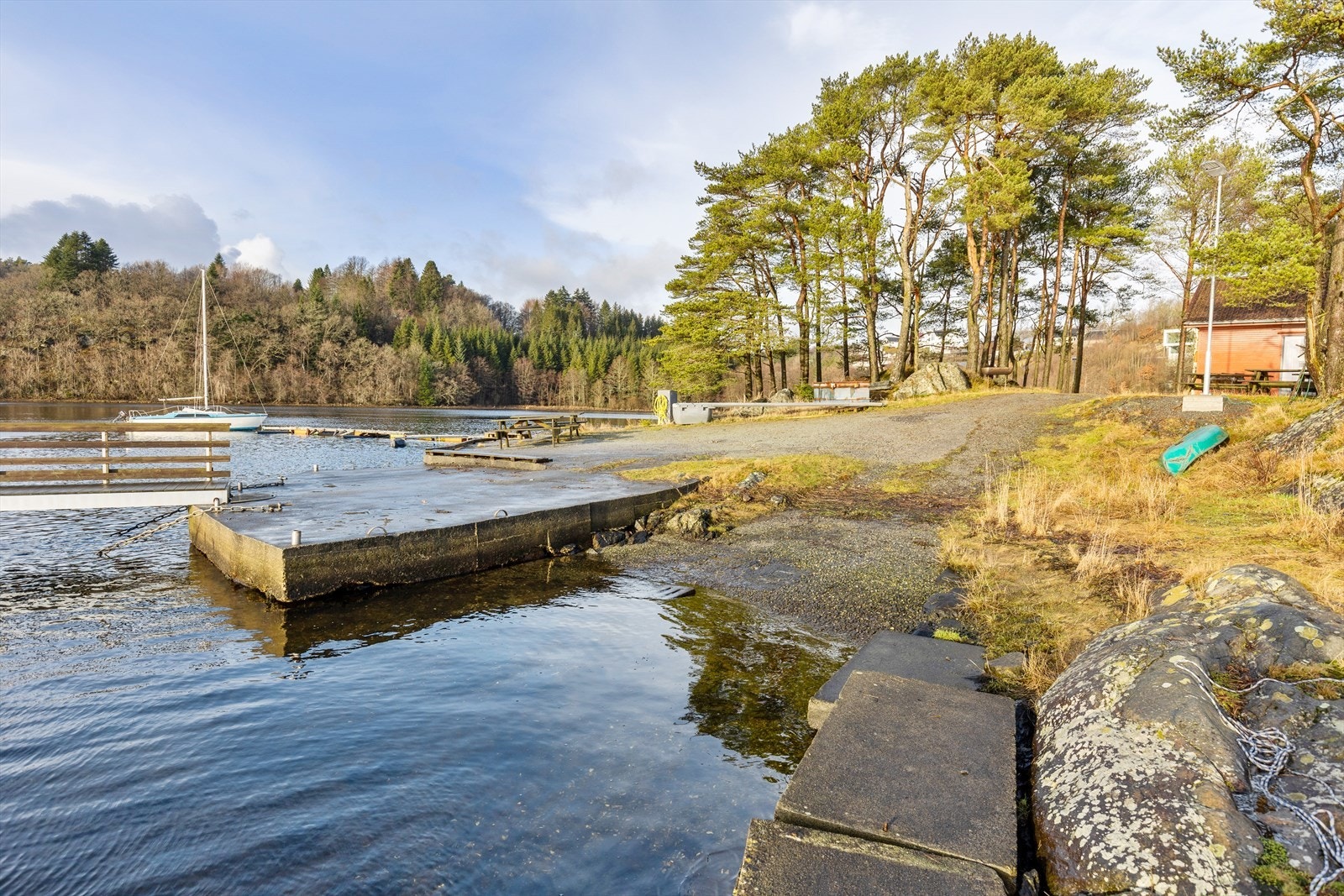 Nærområde med badeplass og flott natur! Galleribilde