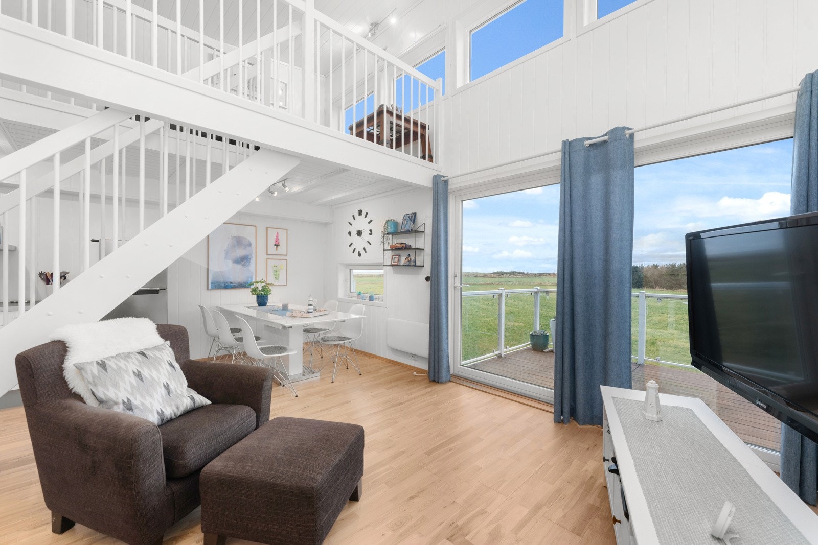 God takhøyde og store vindusflater. Galleribilde