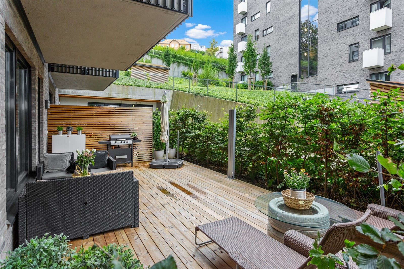 Til denne leiligheten medfølger det en nydelig markterrasse. Galleribilde