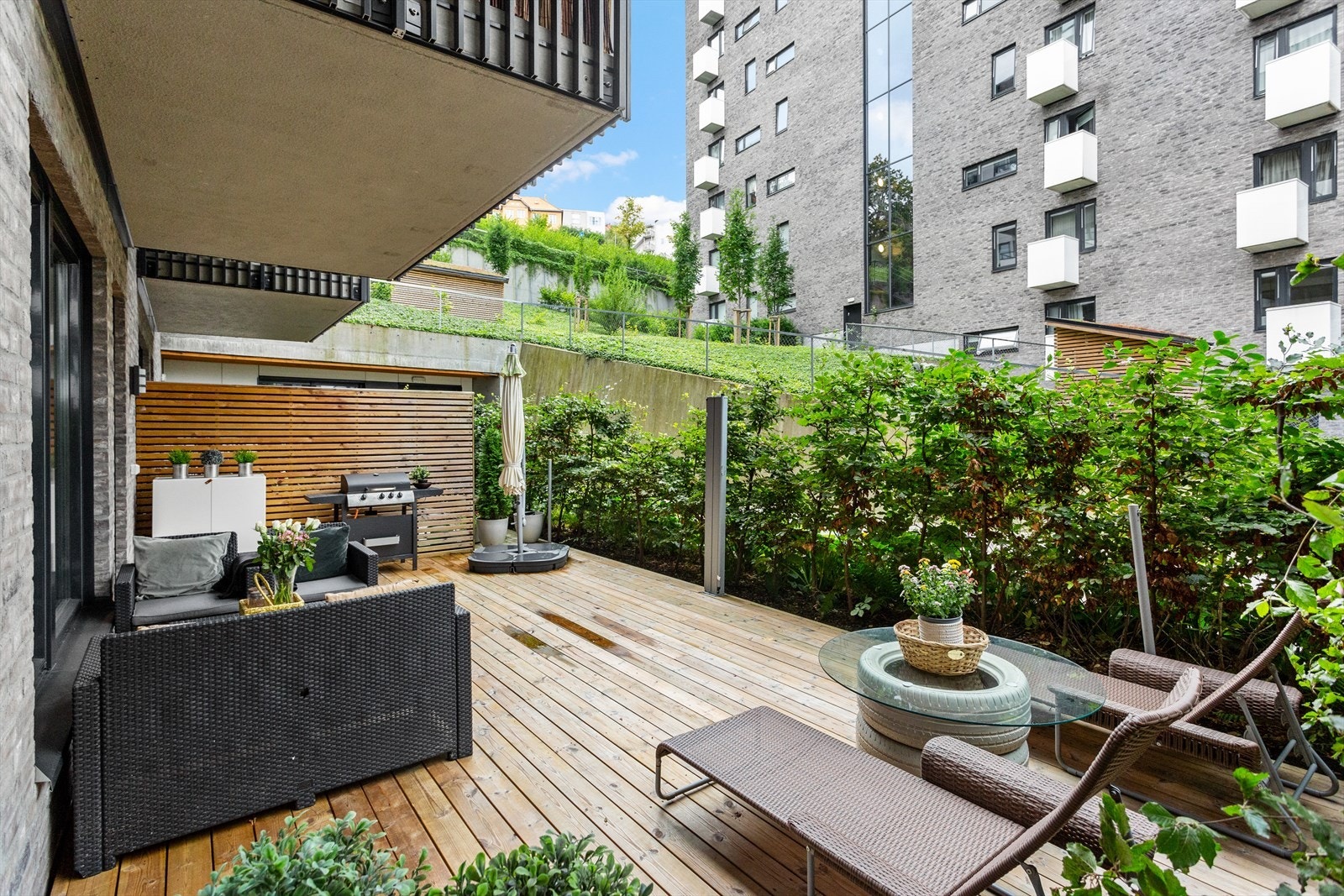 Fra stuen har du utgang til en meget hyggelig markterrasse. Galleribilde