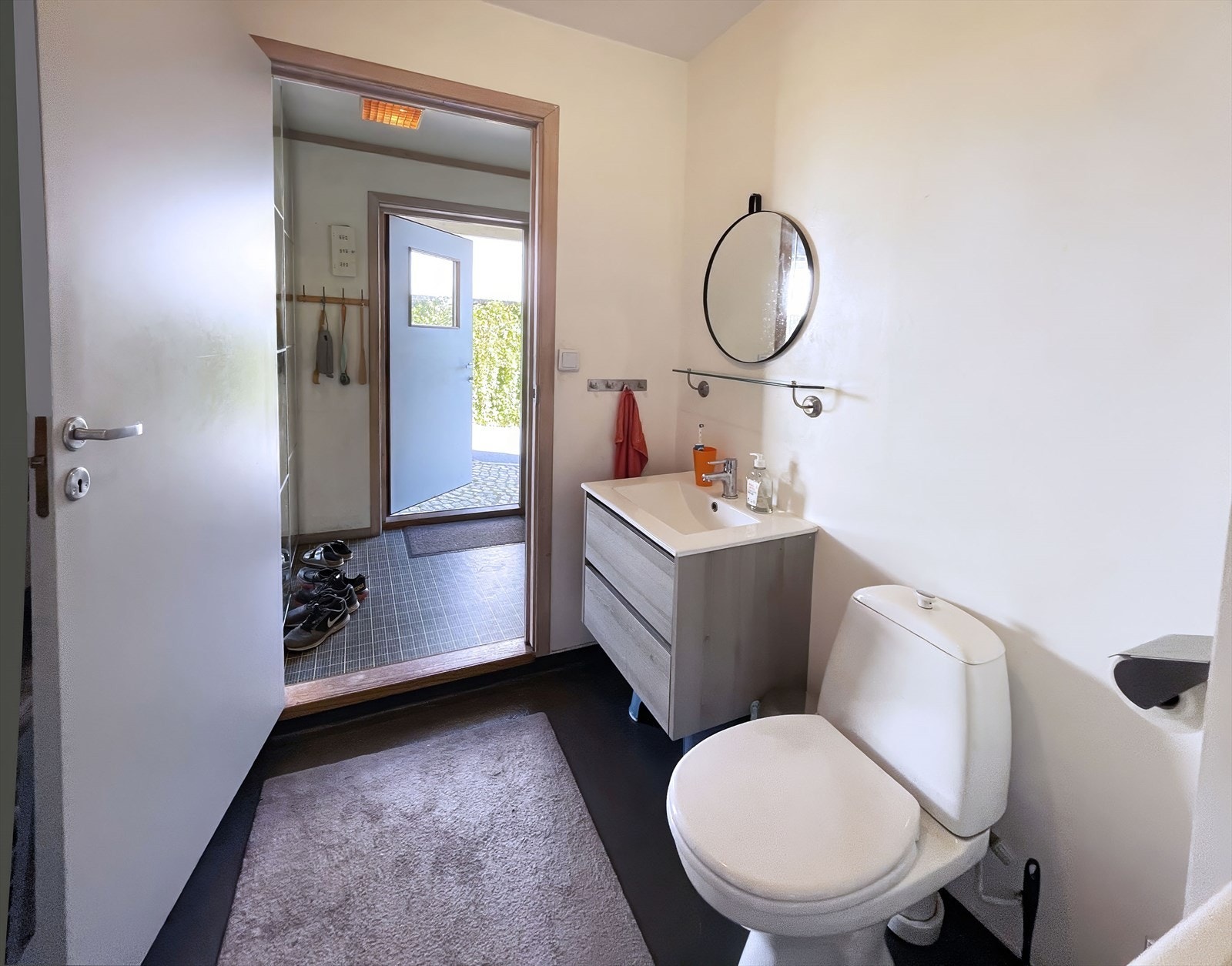 Kombinert vaskerom og wc. Galleribilde